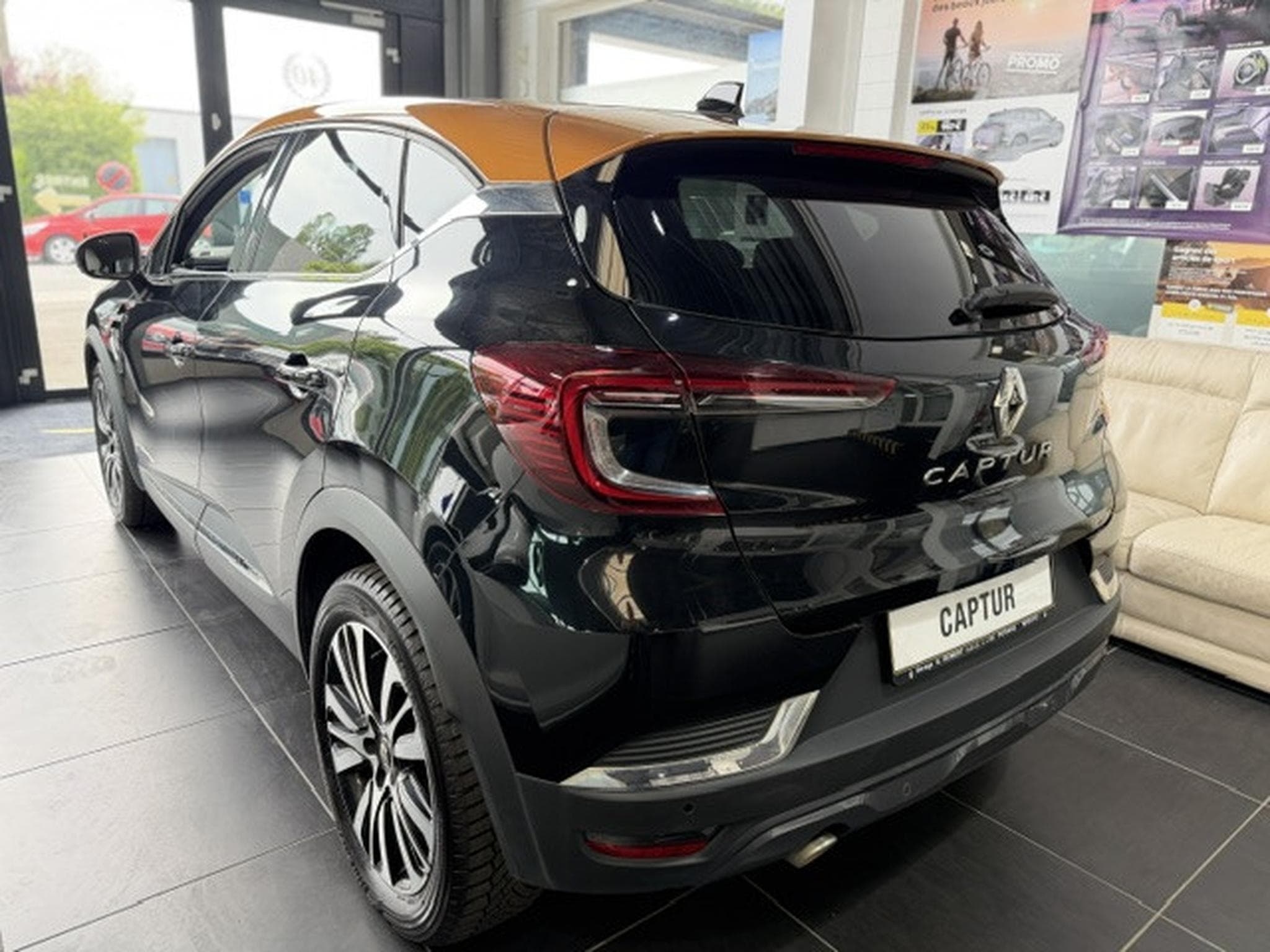 Renault Captur INITIALE PARIS 140EDC (2021) - Photo 3