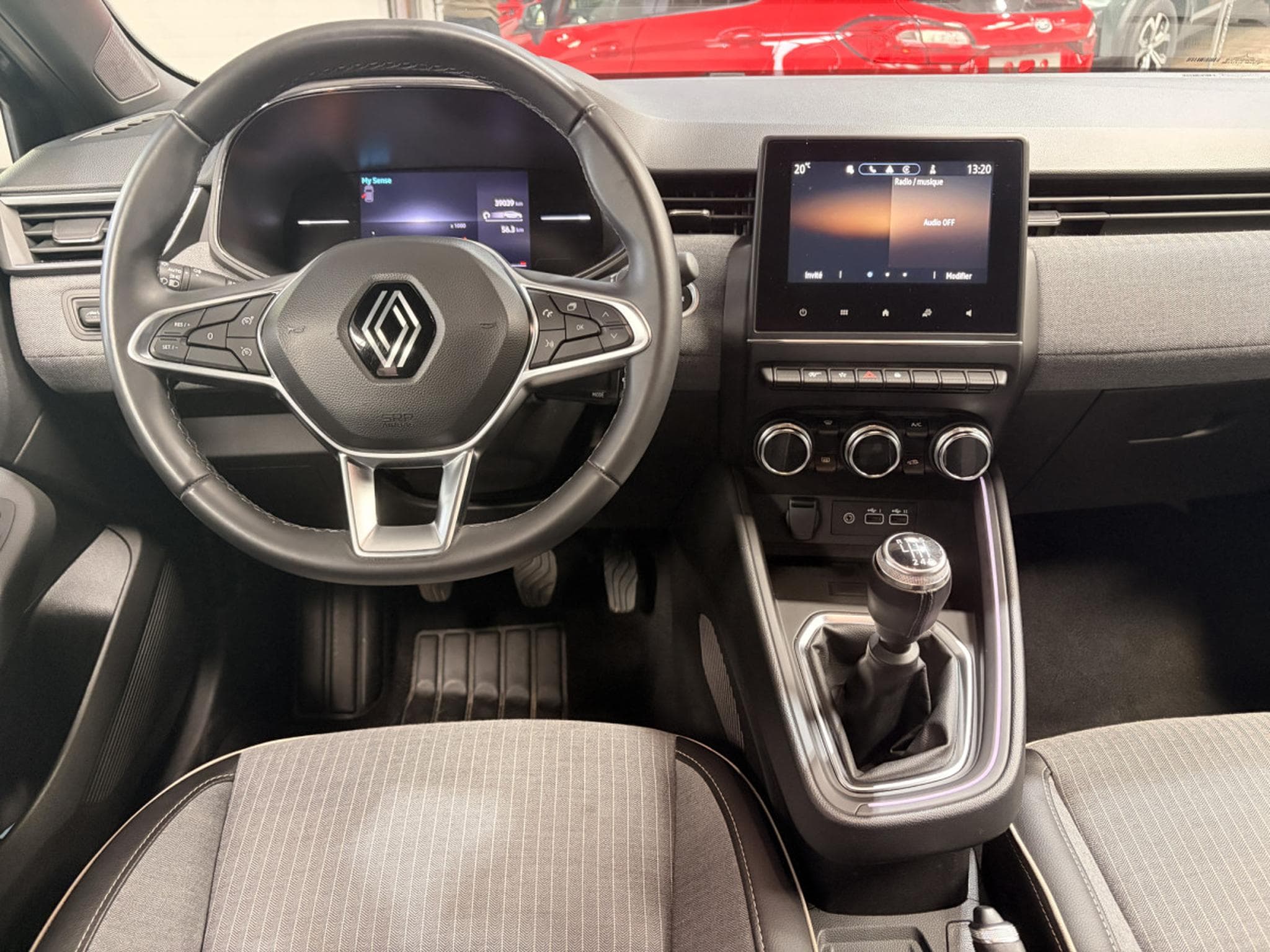 Renault Clio 1.0 TCe Techno (2024) - Photo 9