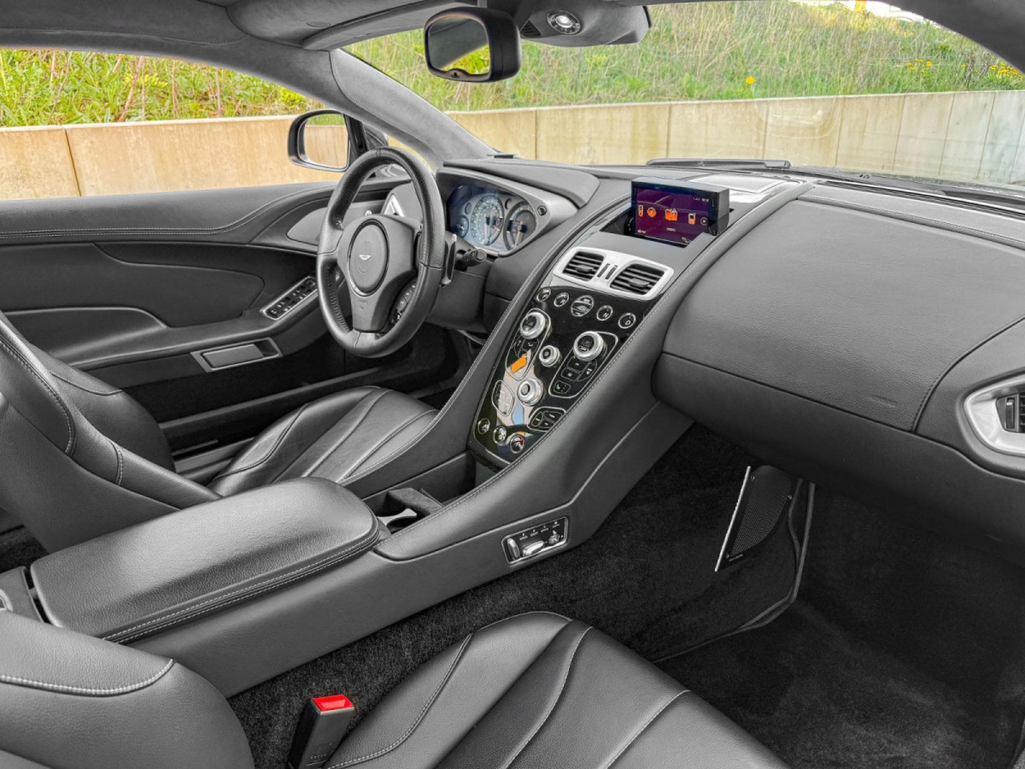Aston-Martin Vanquish V12 VANQUISH/ KERAMIK/CARBON/BANG&OLUFSEN/20° (2017) - Photo 11