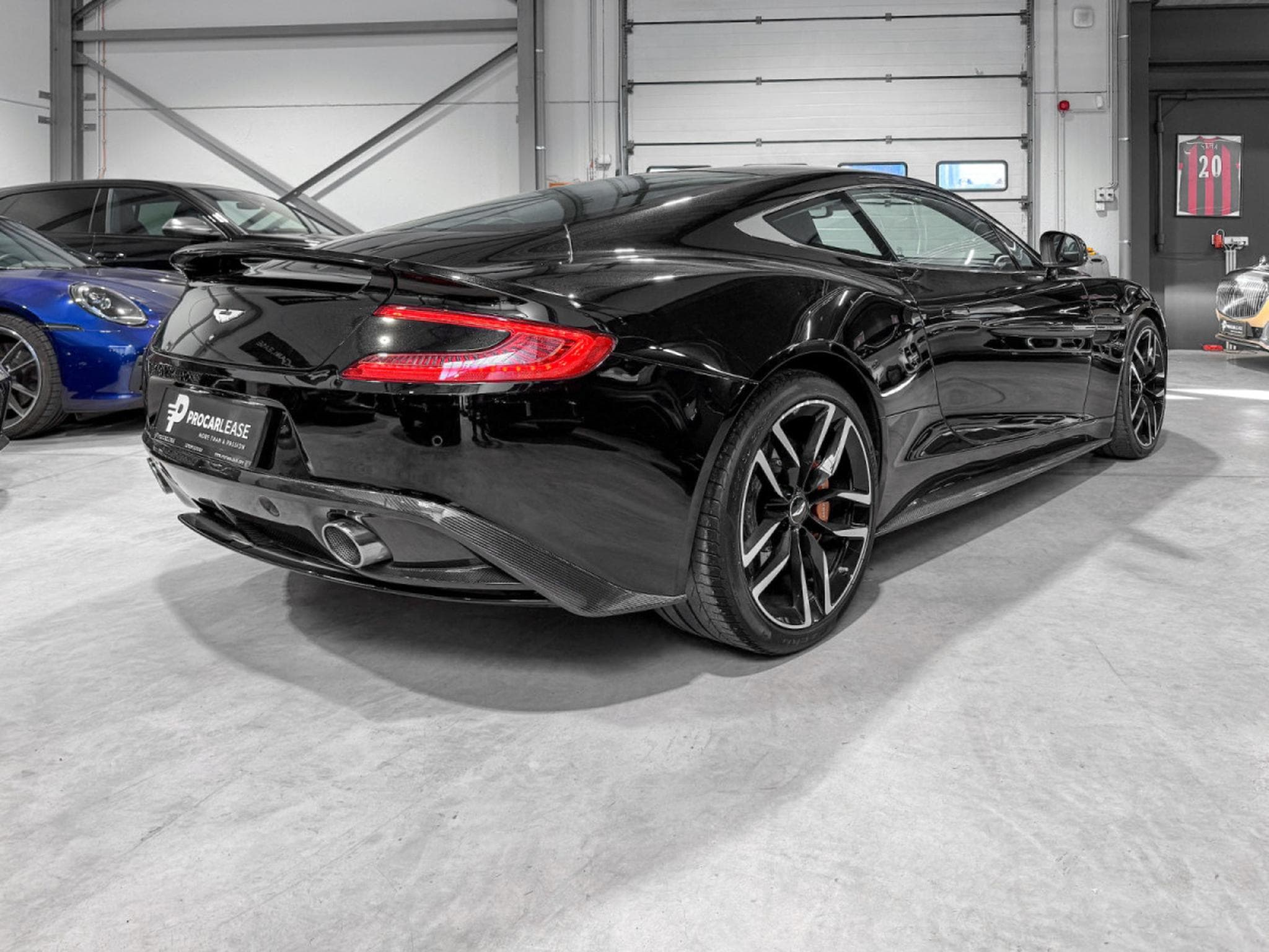 Aston-Martin Vanquish V12 VANQUISH/ KERAMIK/CARBON/BANG&OLUFSEN/20° (2017) - Photo 18