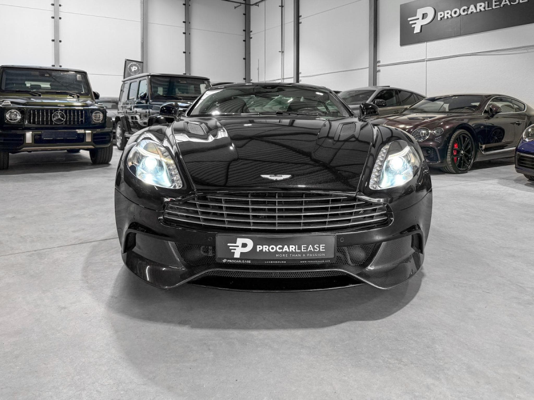 Aston-Martin Vanquish V12 VANQUISH/ KERAMIK/CARBON/BANG&OLUFSEN/20° (2017) - Photo 2