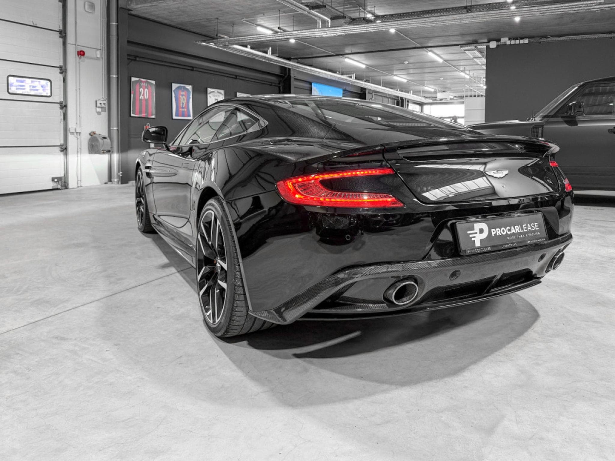 Aston-Martin Vanquish V12 VANQUISH/ KERAMIK/CARBON/BANG&OLUFSEN/20° (2017) - Photo 5