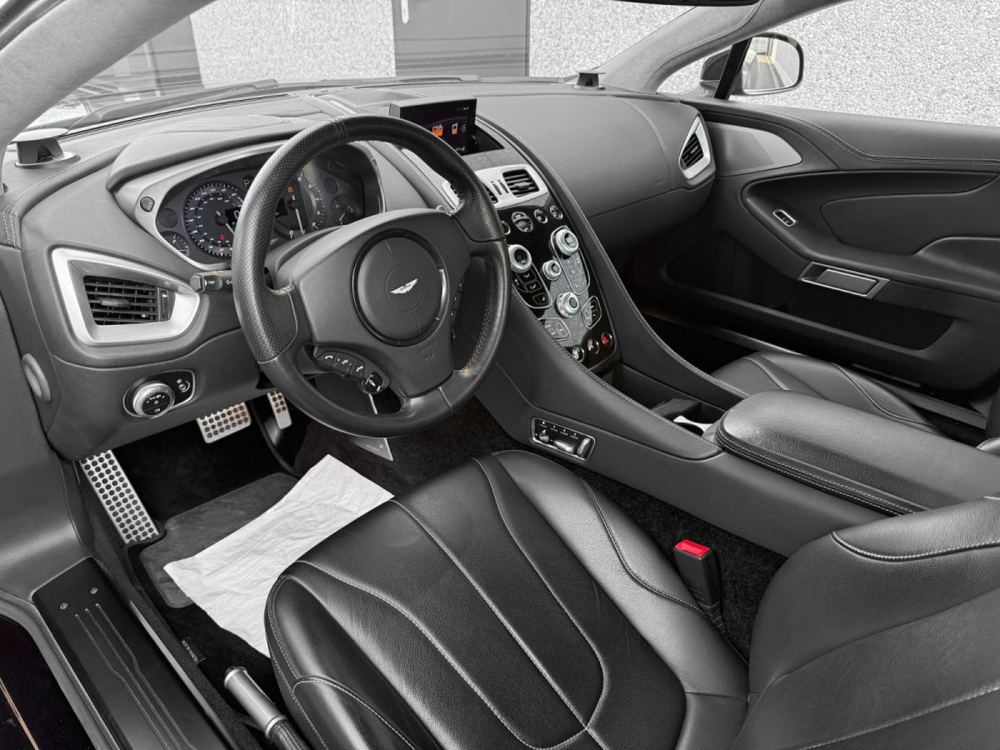 Aston-Martin Vanquish V12 VANQUISH/ KERAMIK/CARBON/BANG&OLUFSEN/20° (2017) - Photo 7