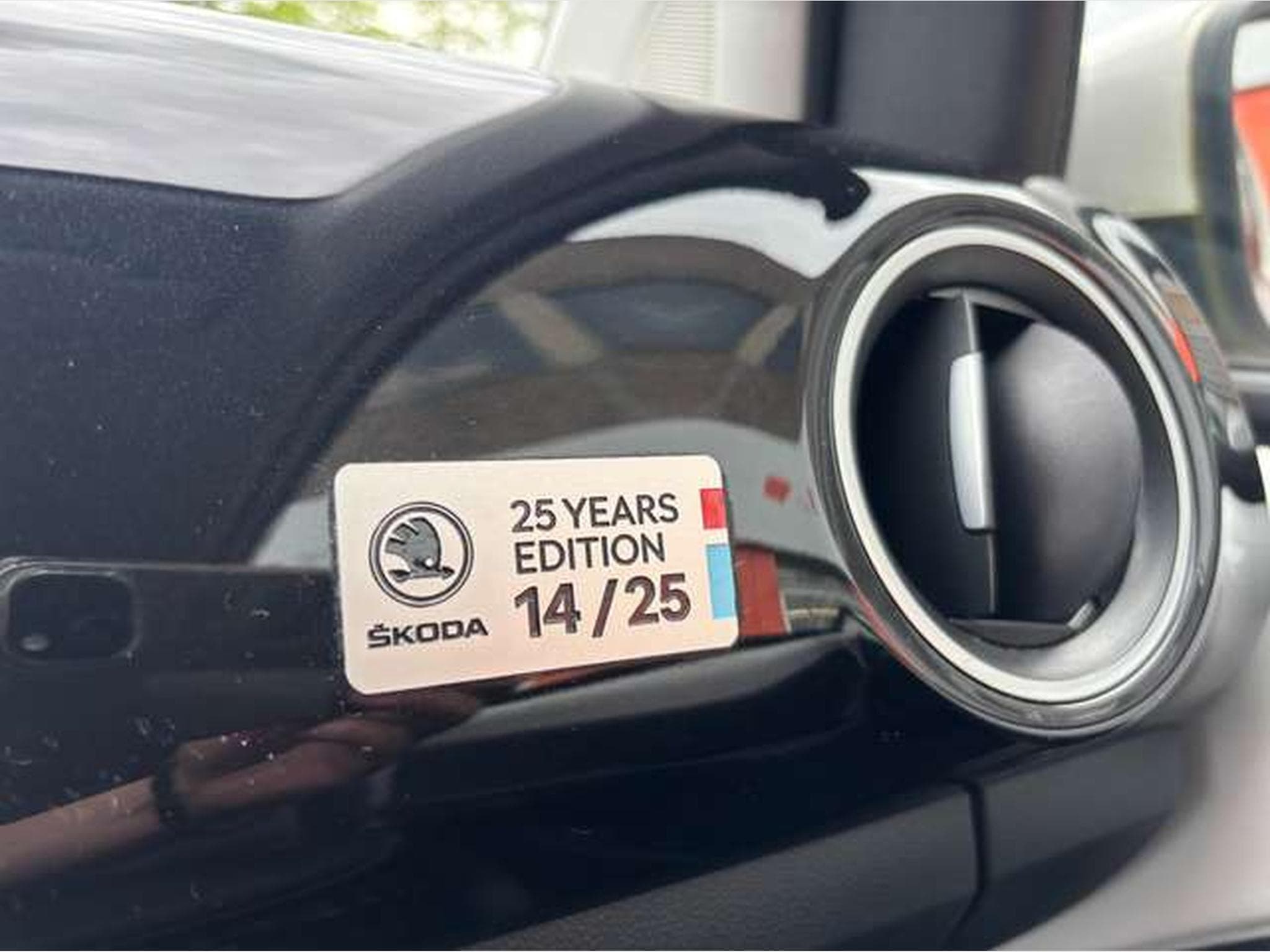 Skoda Citigo Citigo 1.0 - 25 YEARS EDITION 14/25 (2017) - Foto 20