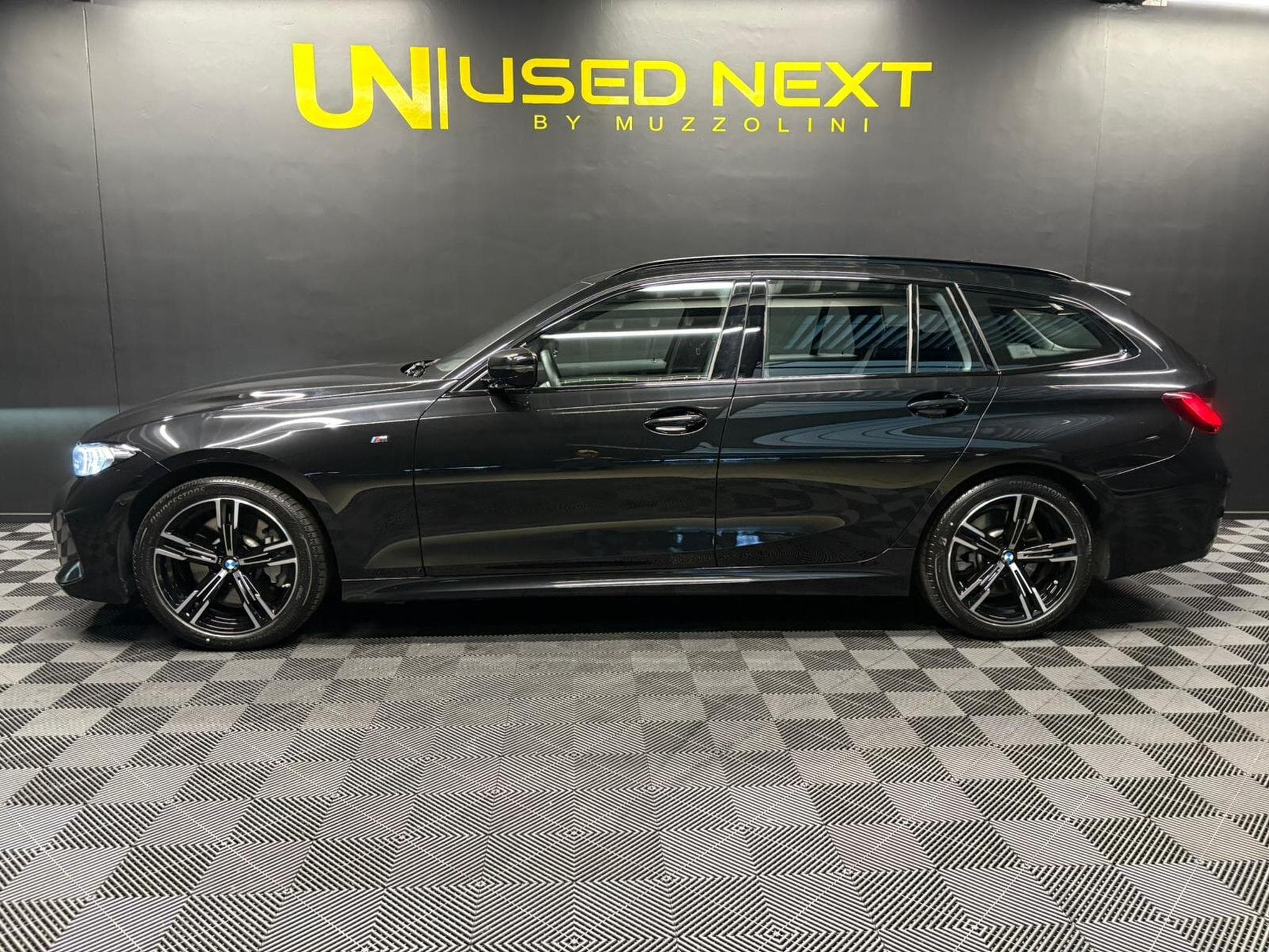 BMW 330 M-Sport Touring xDrive auto (2024) - Photo 4