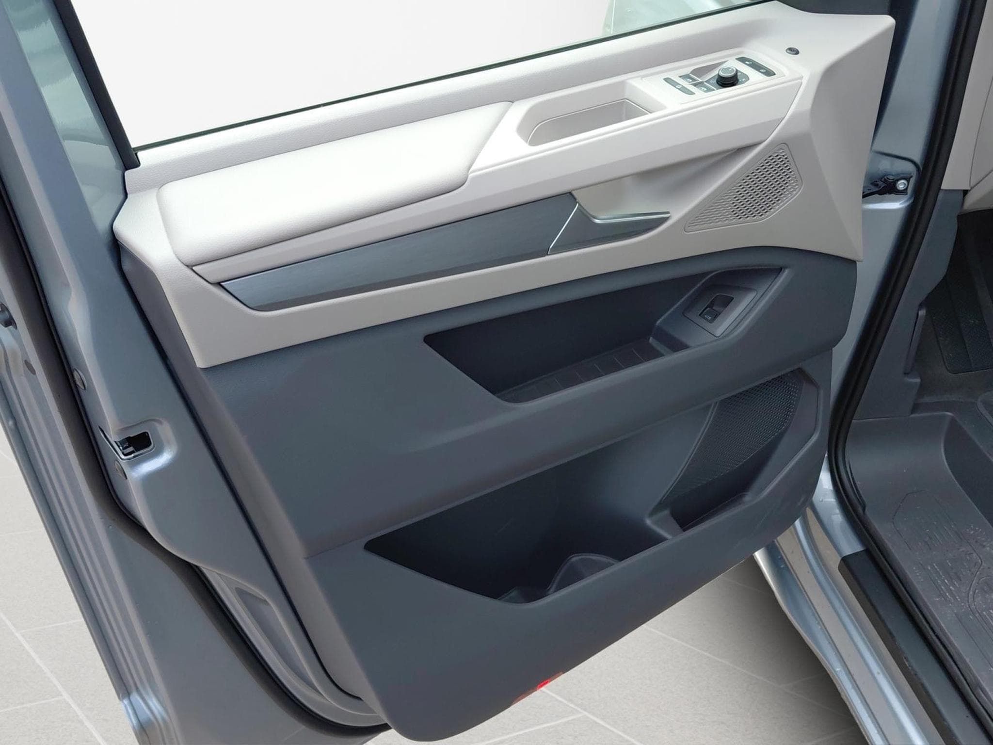 VW Multivan Life (2026) - Photo 14