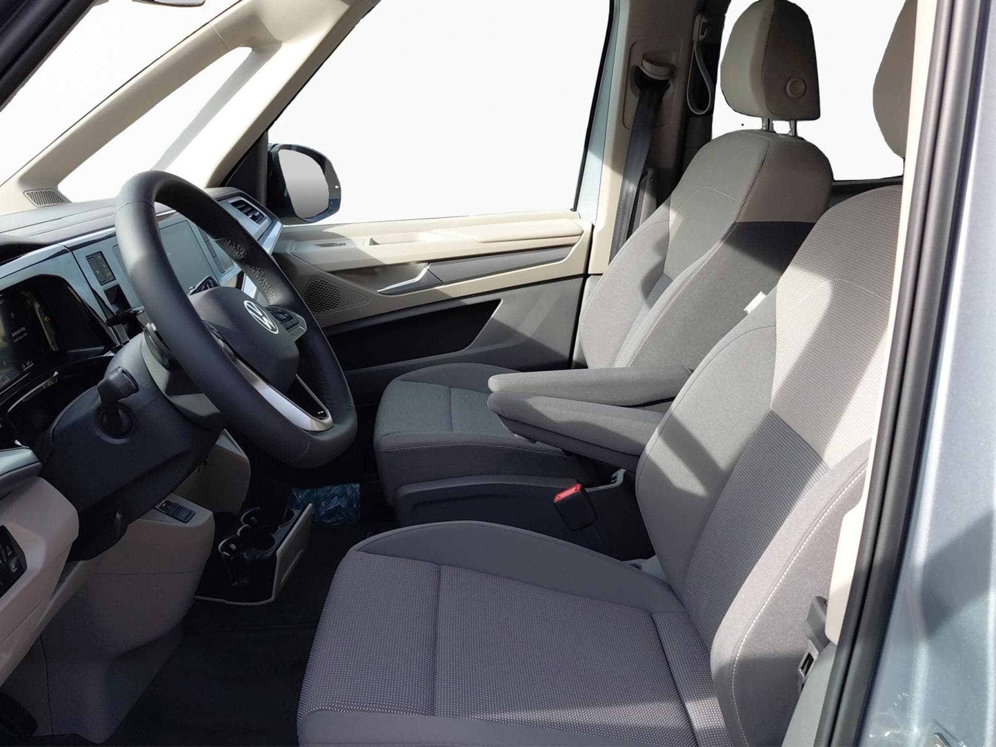 VW Multivan Life (2026) - Photo 9