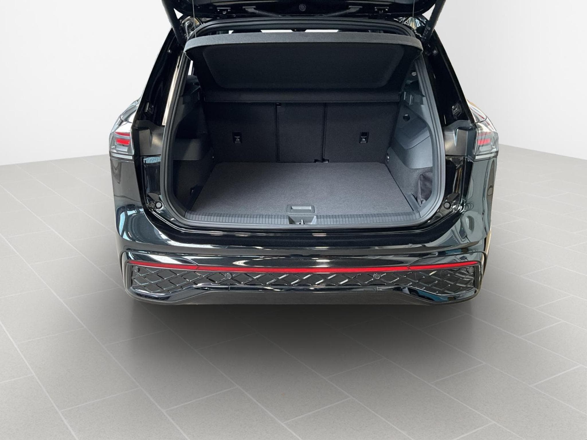 VW Tiguan R-Line+DSG+Black-Style+Pano (2025) - Photo 17