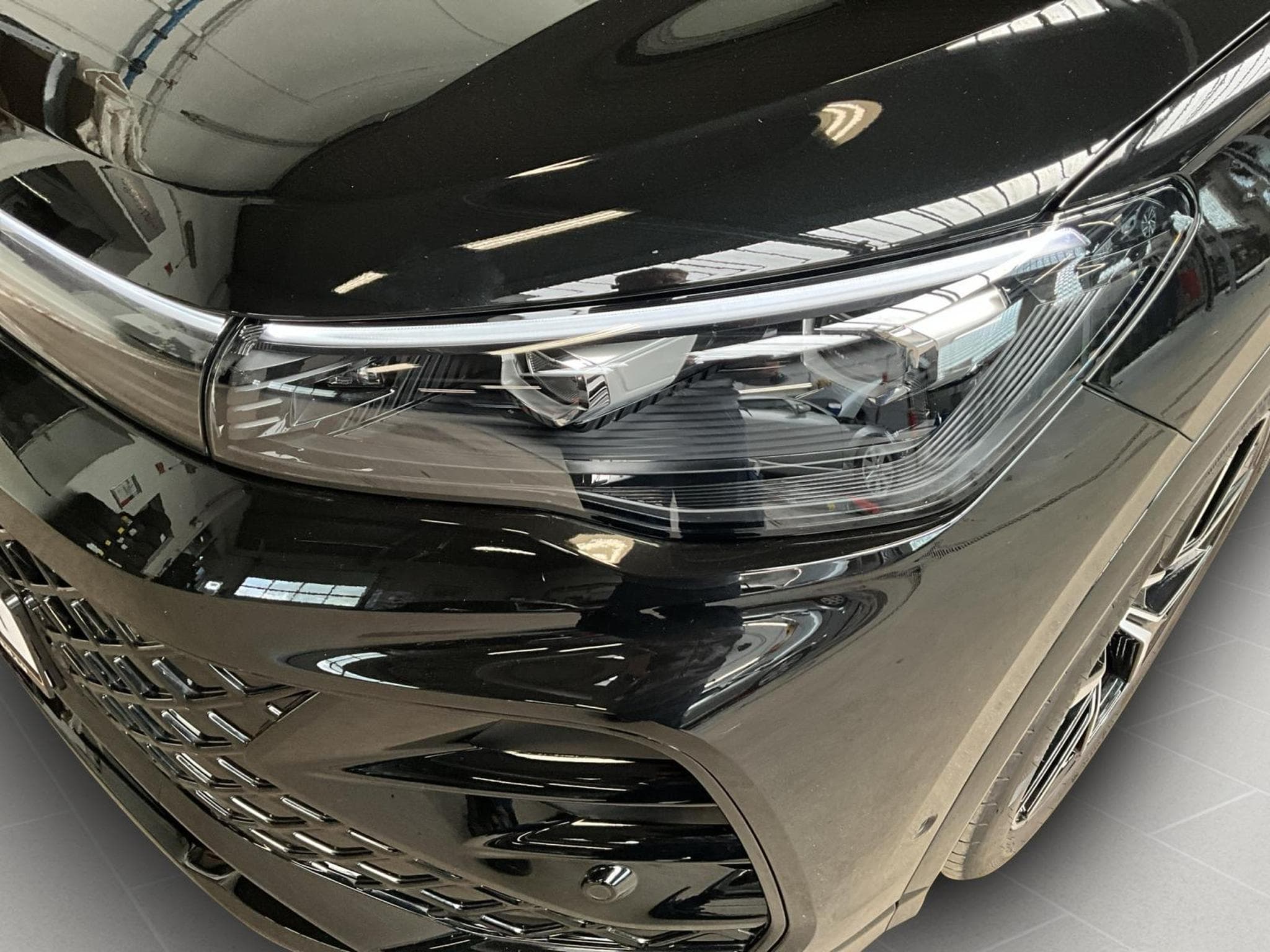 VW Tiguan R-Line+DSG+Black-Style+Pano (2025) - Photo 18