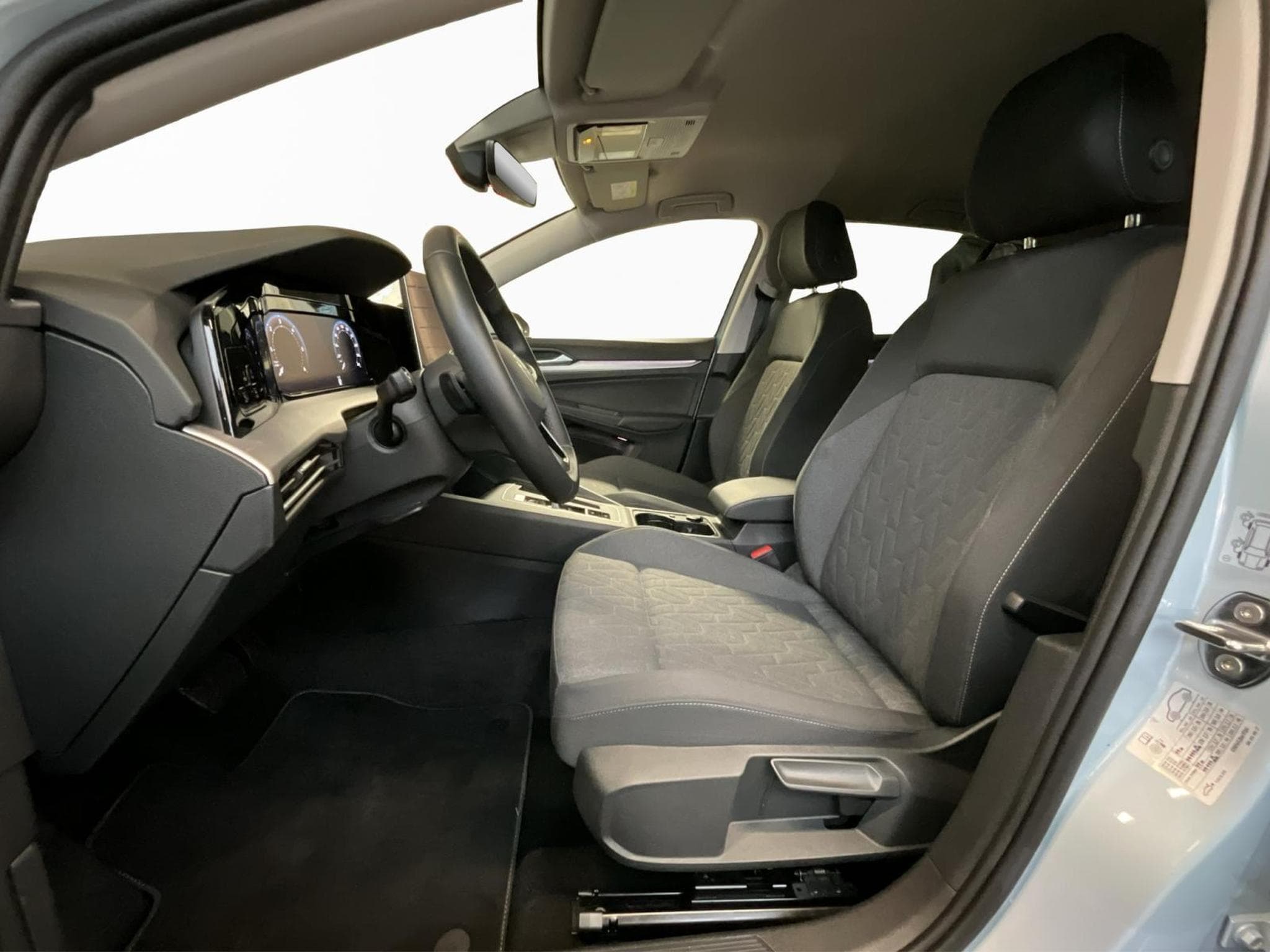 VW Golf Life+DSG+Navi+LED (2025) - Photo 9