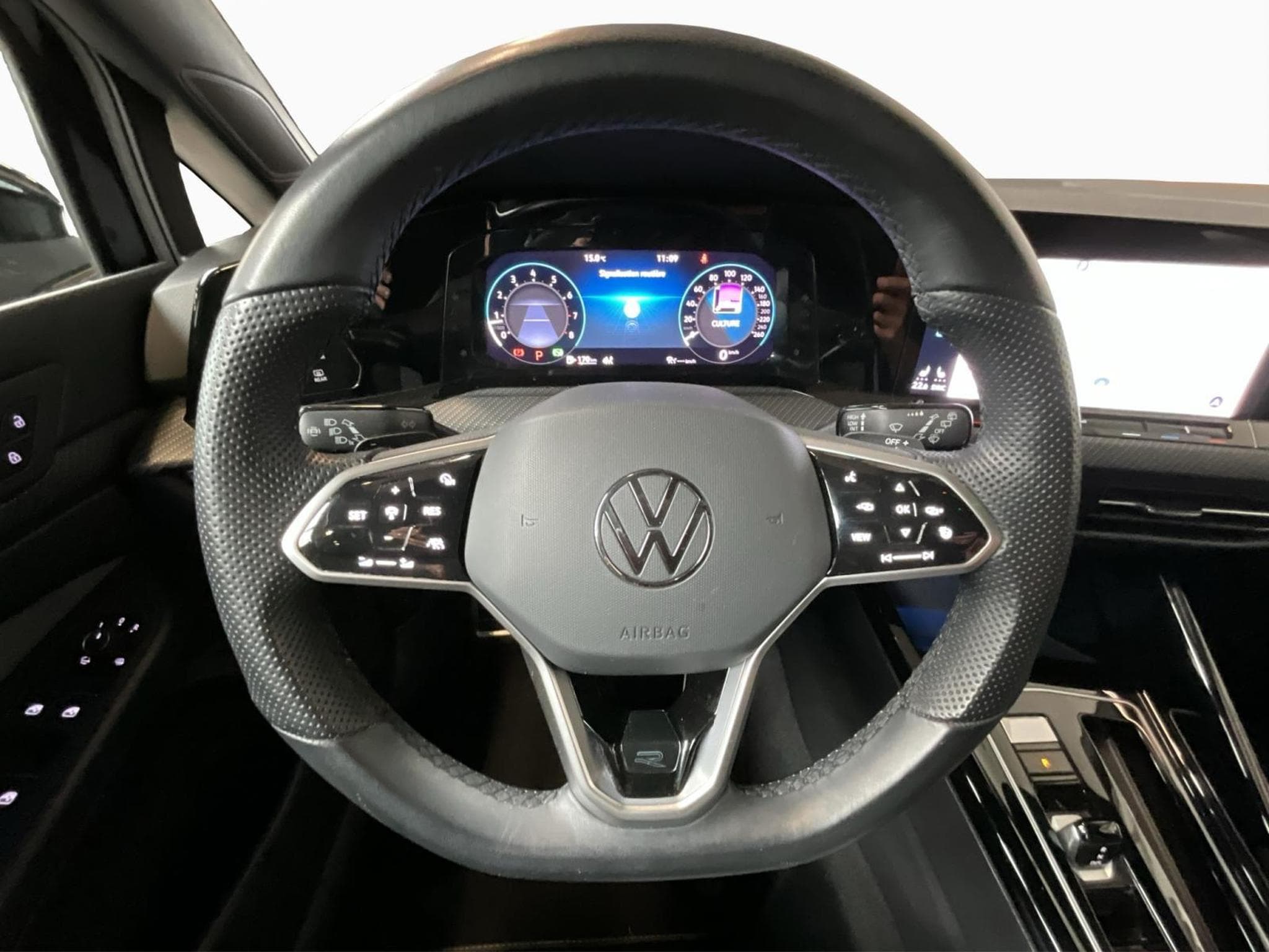 VW Golf R-Line+DSG+Matrix-LED+RearView+IQ-Drive (2023) - Foto 10