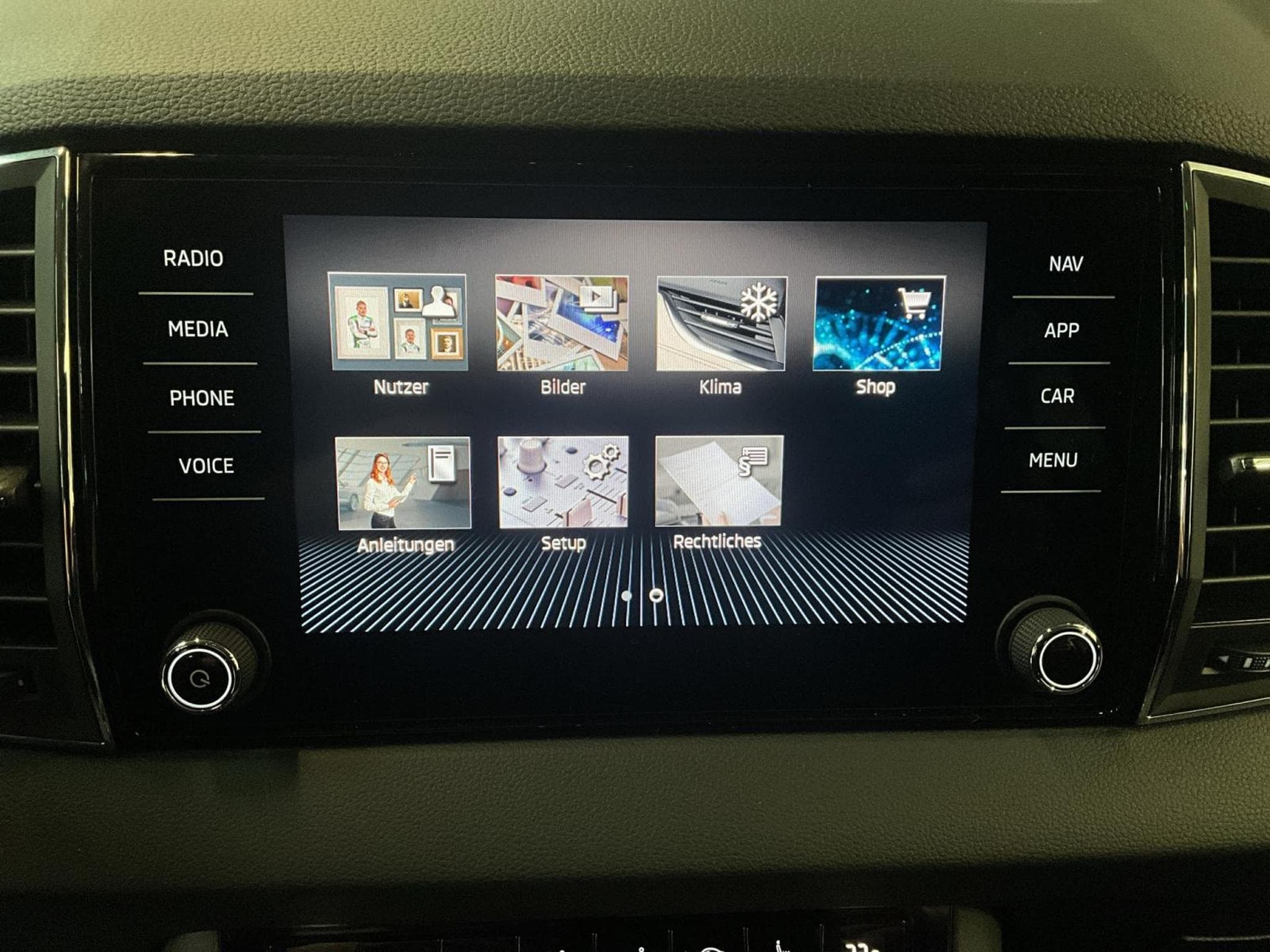 Skoda Karoq Style+DSG+AHK+P.Premium+Led (2021) - Photo 15