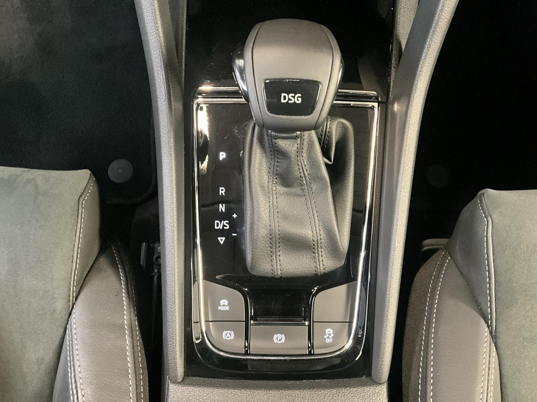 Skoda Karoq Style+DSG+AHK+P.Premium+Led (2021) - Photo 17