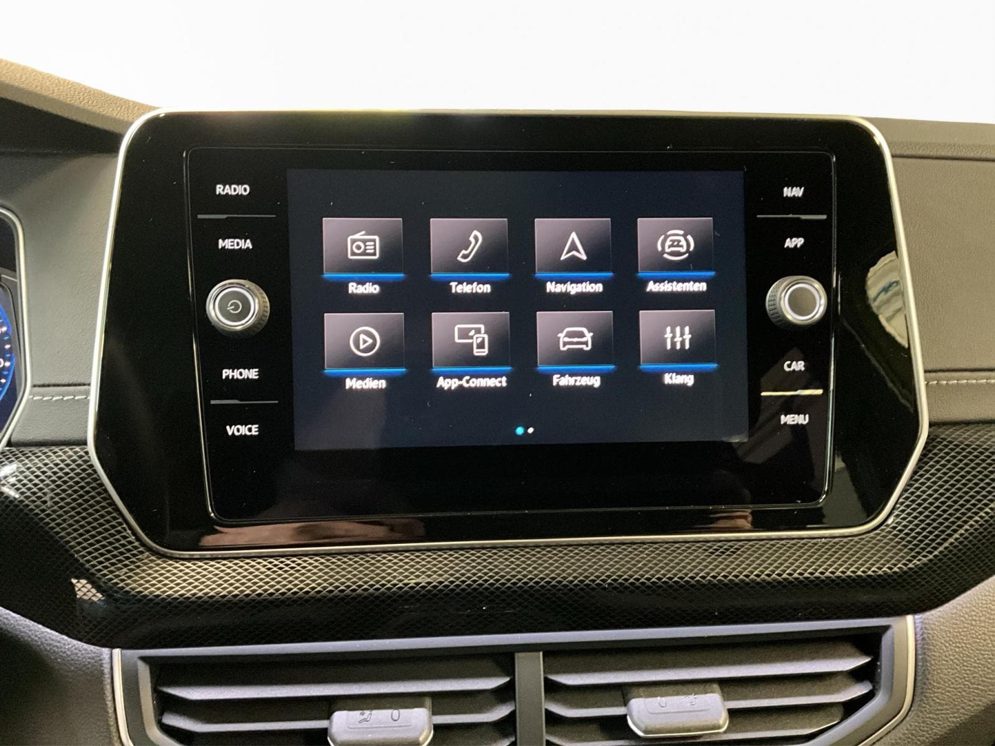 VW T-Cross R-Line+DSG+Beats+LM18+AHK+Rear-View (2024) - Photo 16
