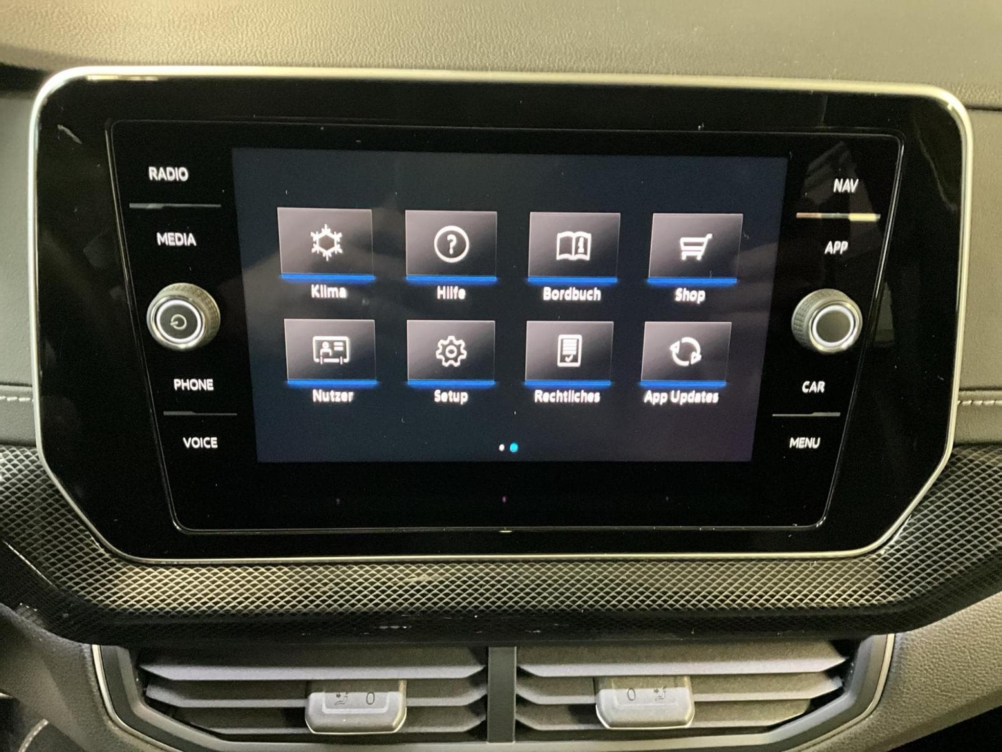VW T-Cross R-Line+DSG+Beats+LM18+AHK+Rear-View (2024) - Photo 17