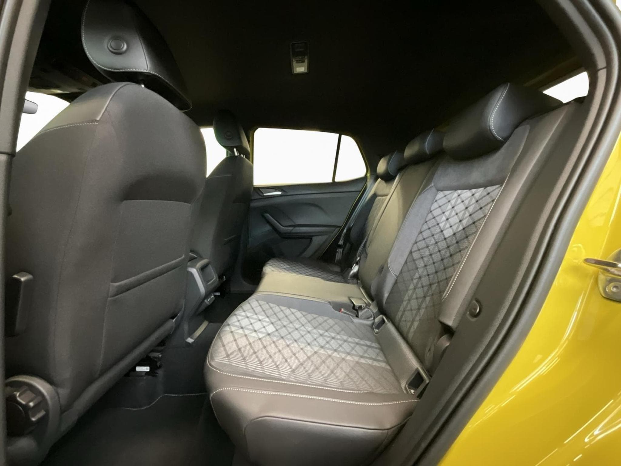 VW T-Cross R-Line+DSG+Beats+LM18+AHK+Rear-View (2024) - Photo 18