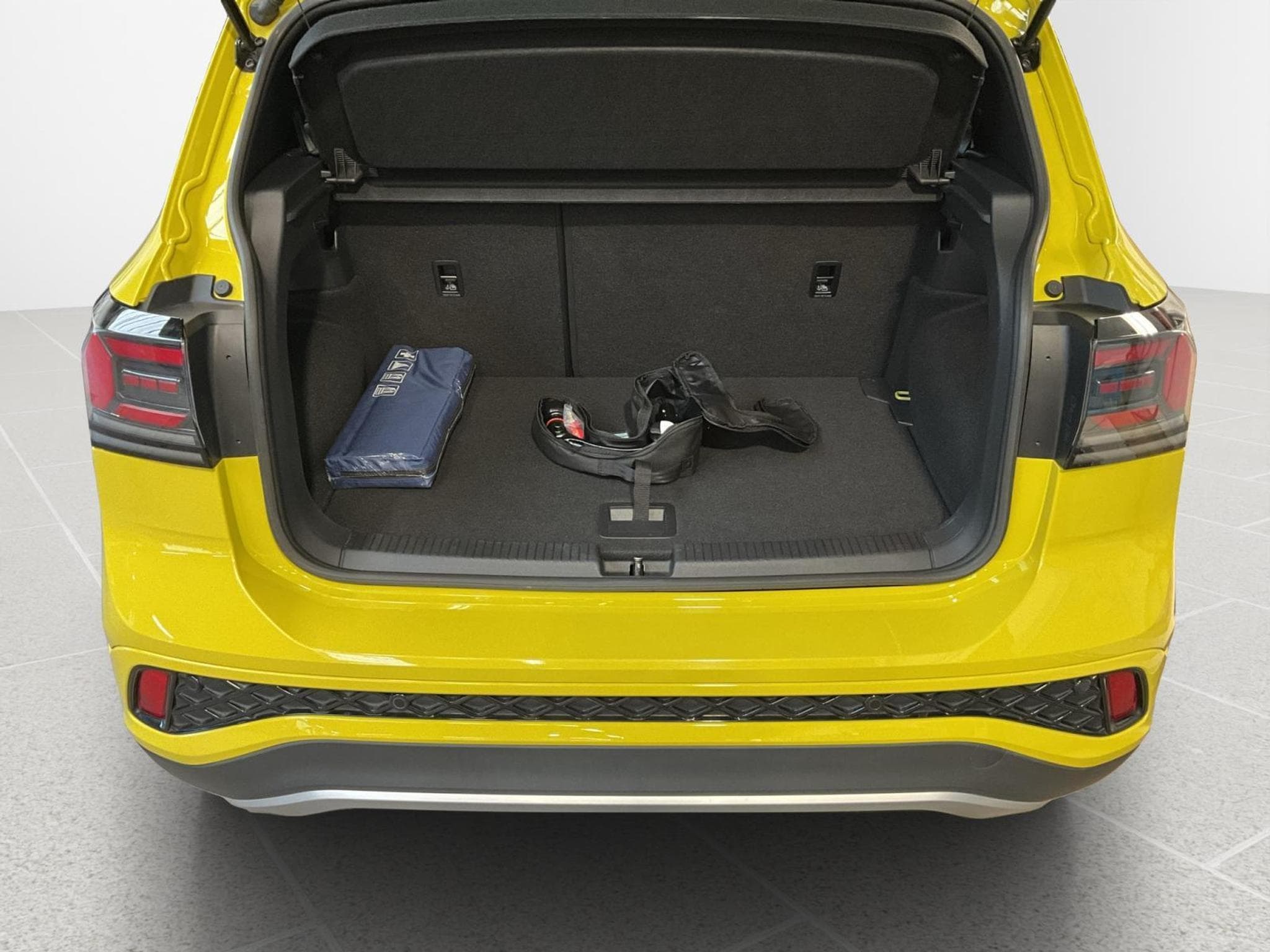 VW T-Cross R-Line+DSG+Beats+LM18+AHK+Rear-View (2024) - Photo 20