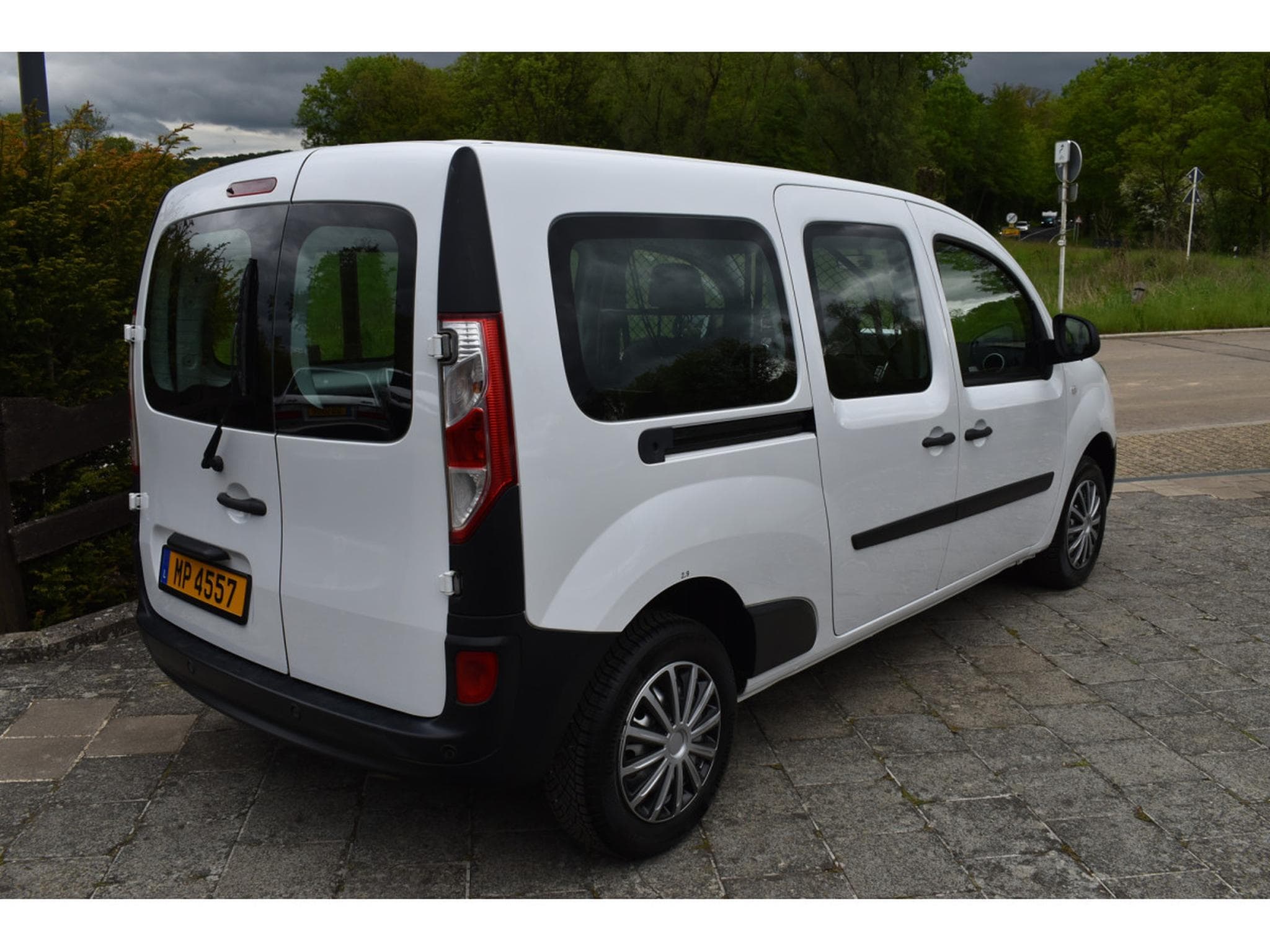 Renault Kangoo 1,5 DCI 95 Maxi état neuf 35000km (2021) - Photo 4