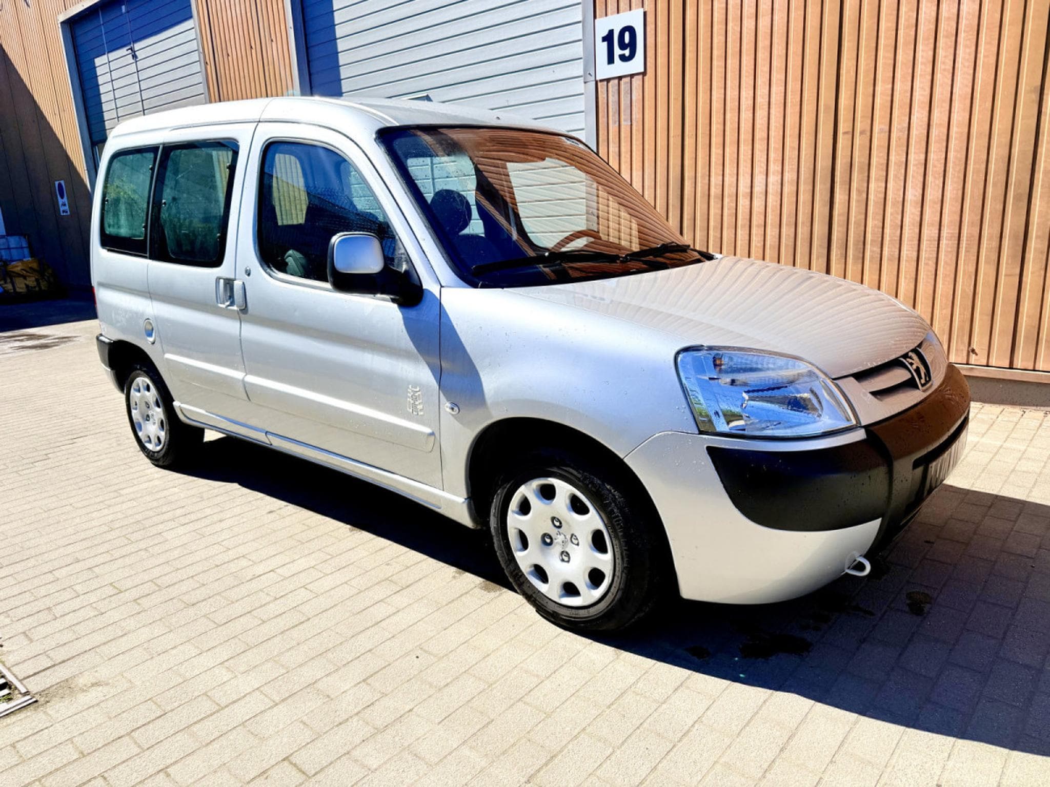 Peugeot Partner 1.4i 75ch Totem Clim (2006) - Photo 2