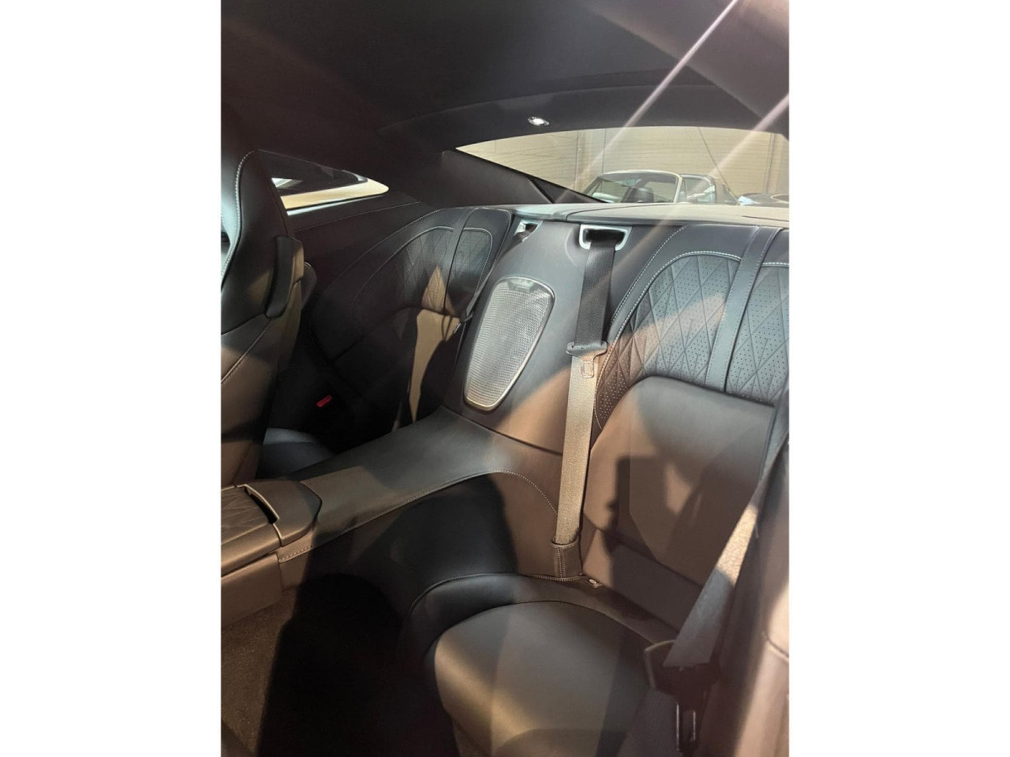 Aston-Martin DB12 COUPE/V8/BLACK ON BLACK/ B&W/360°/SEAT VENT/ (2025) - Foto 12