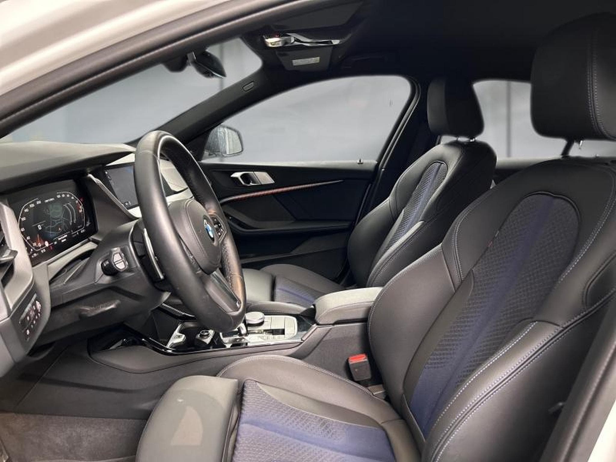 BMW 118 M135iA xDrive 306ch M Performance (2023) - Foto 11
