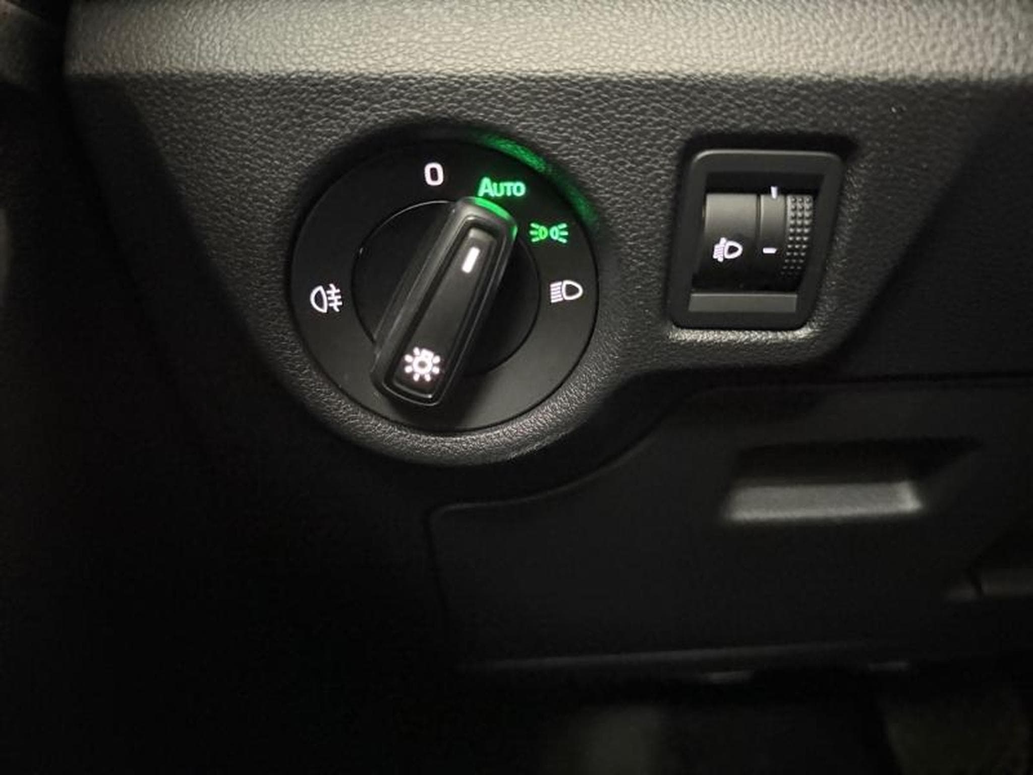 Skoda Kamiq 1.0 TSI Evo 110ch Ambition DSG7 (2024) - Foto 23