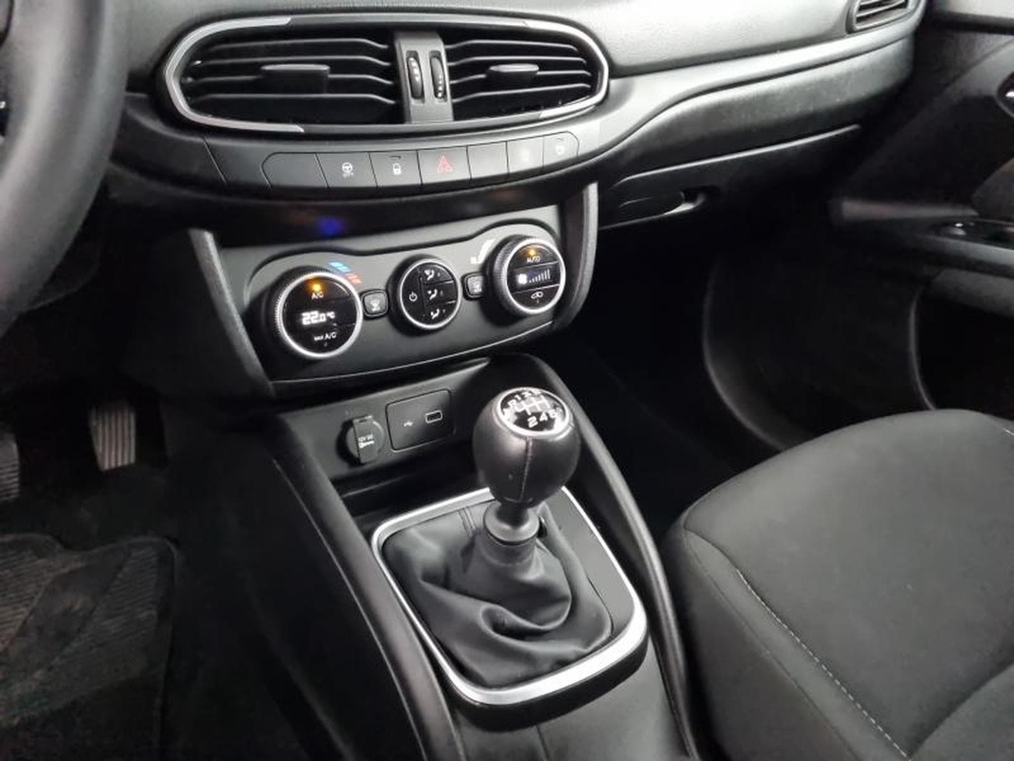 Fiat Tipo 1.6 MultiJet 130ch (2024) - Foto 9