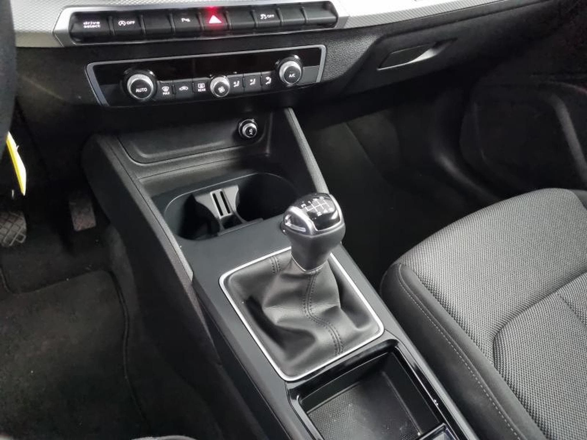 Audi Q2 30 TDI 116ch S-Line (2025) - Foto 13