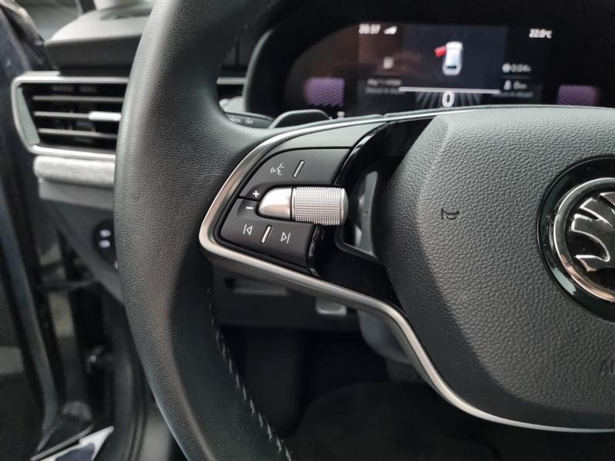 Skoda Scala 1.0 TSI Evo2 116ch Selection DSG7 (2025) - Foto 22