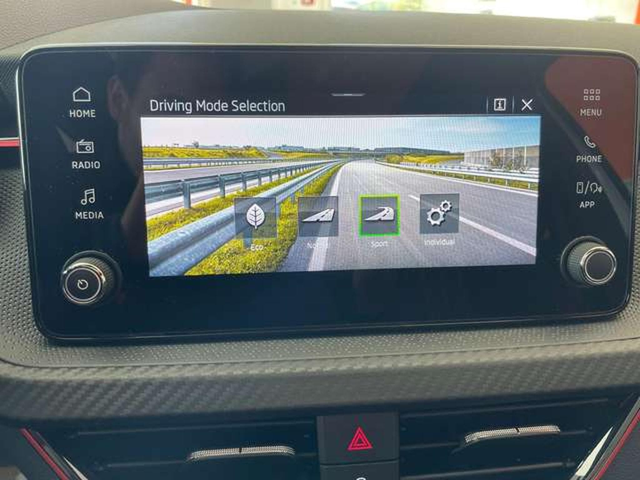 Skoda Kamiq Kamiq 1.5 TSI DSG Monte Carlo (2024) - Photo 19
