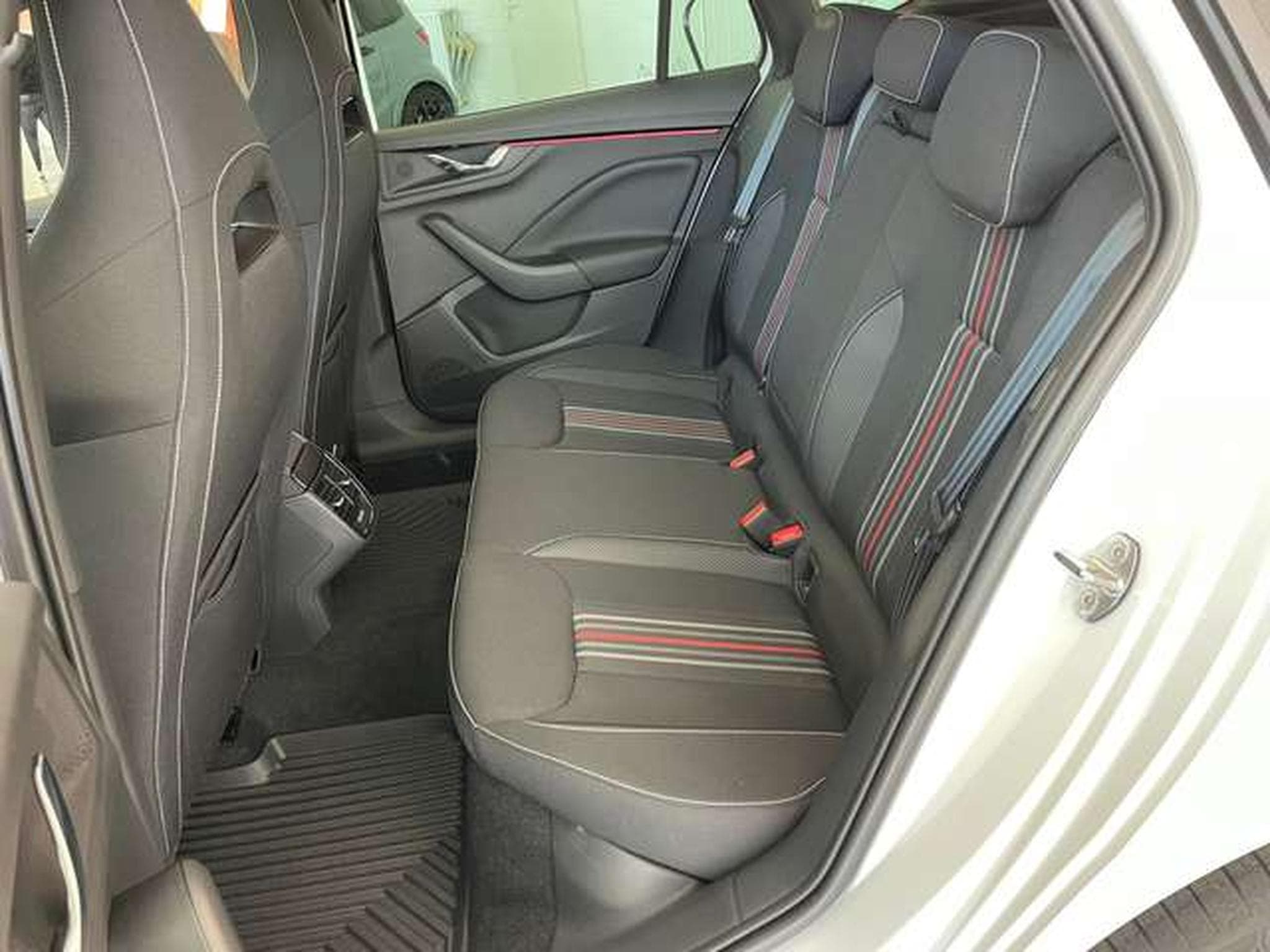 Skoda Kamiq Kamiq 1.5 TSI DSG Monte Carlo (2024) - Photo 24