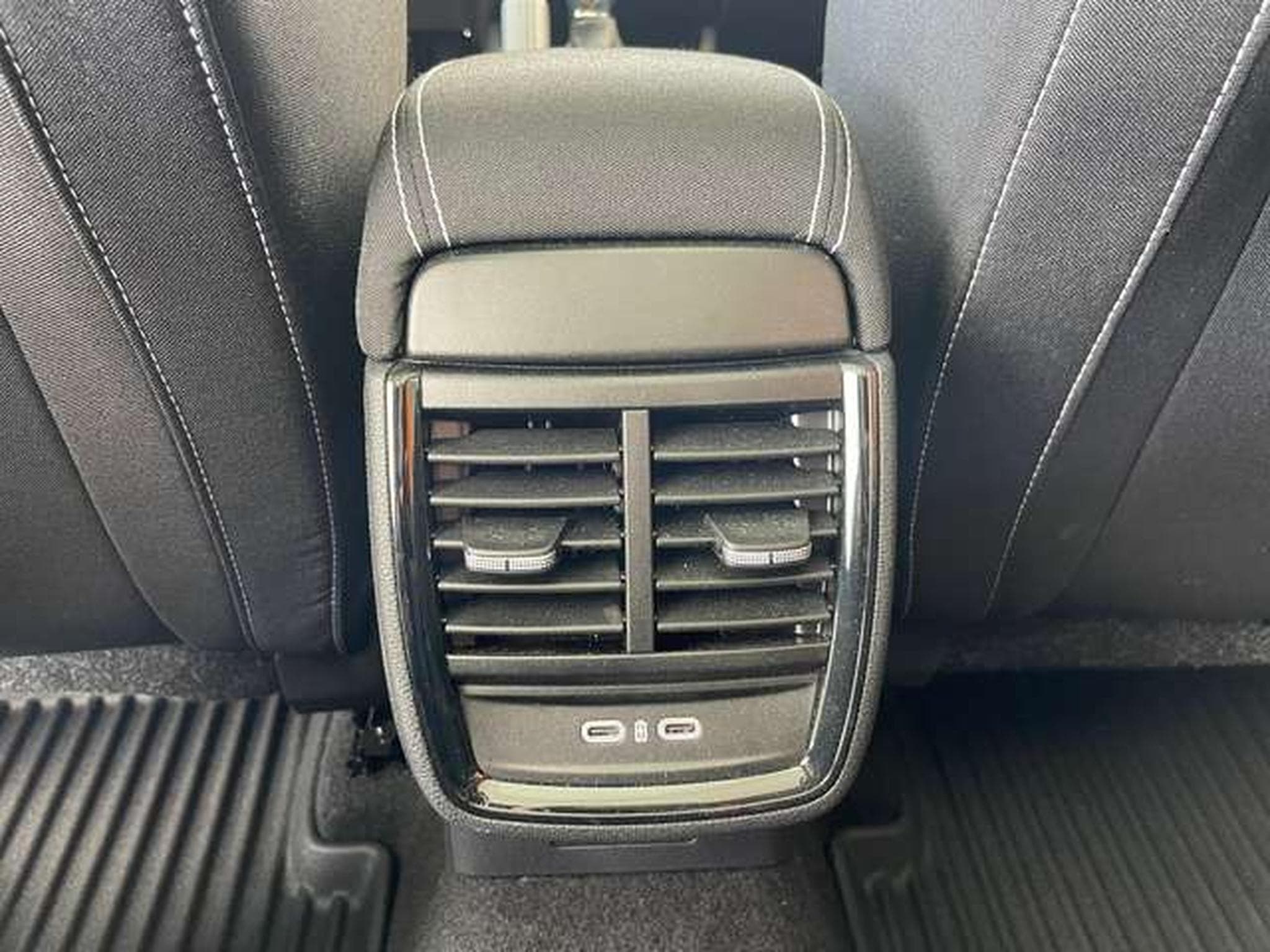 Skoda Kamiq Kamiq 1.5 TSI DSG Monte Carlo (2024) - Photo 25