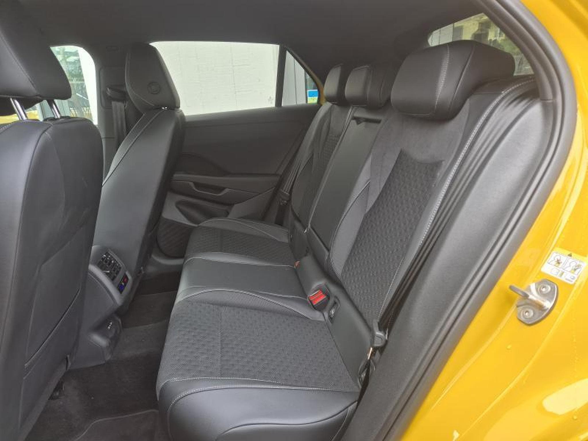 VW T-Roc R-Line (2026) - Foto 13
