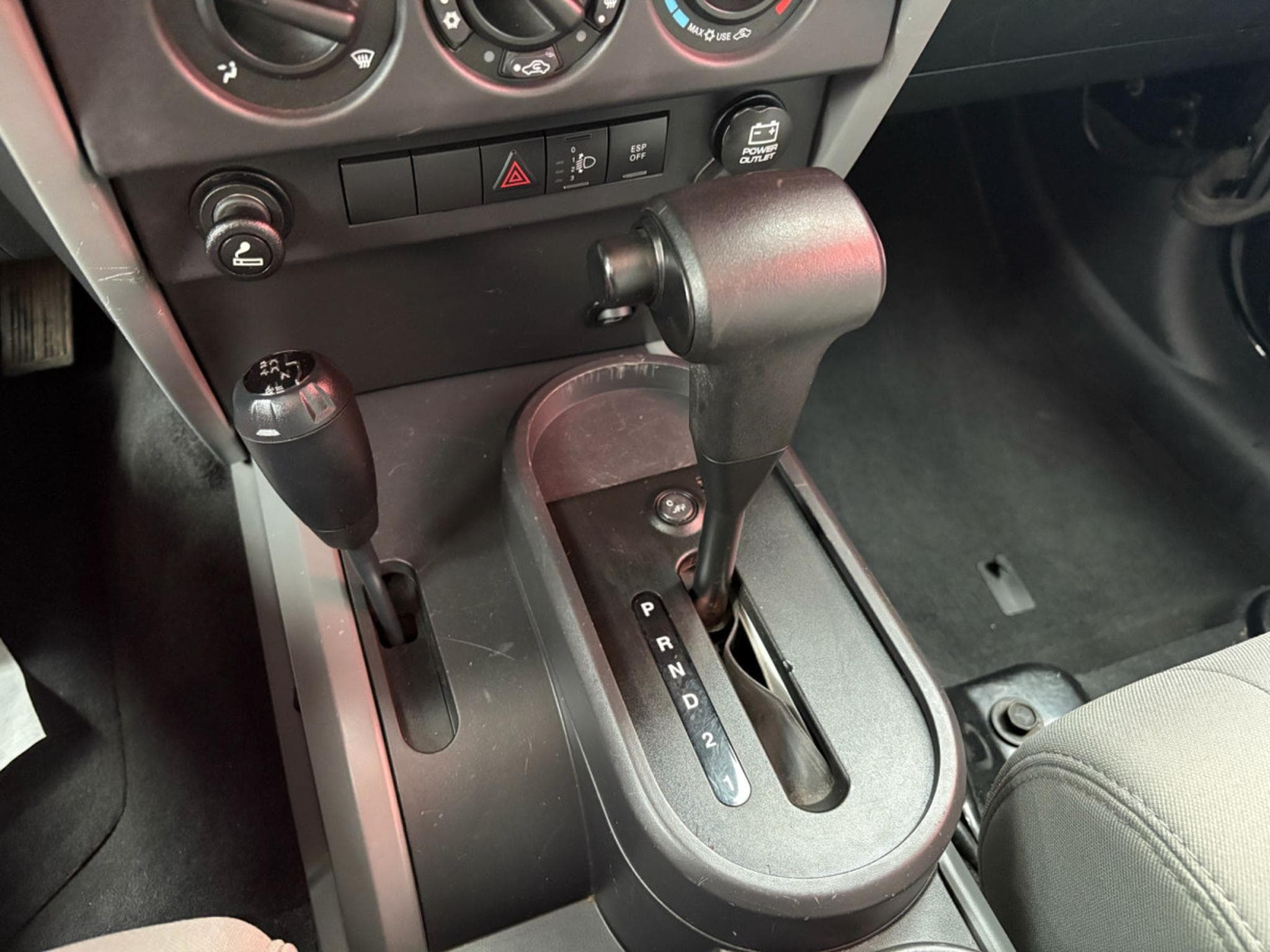 Jeep Wrangler 2.7 CRD SAHARA (2008) - Photo 13