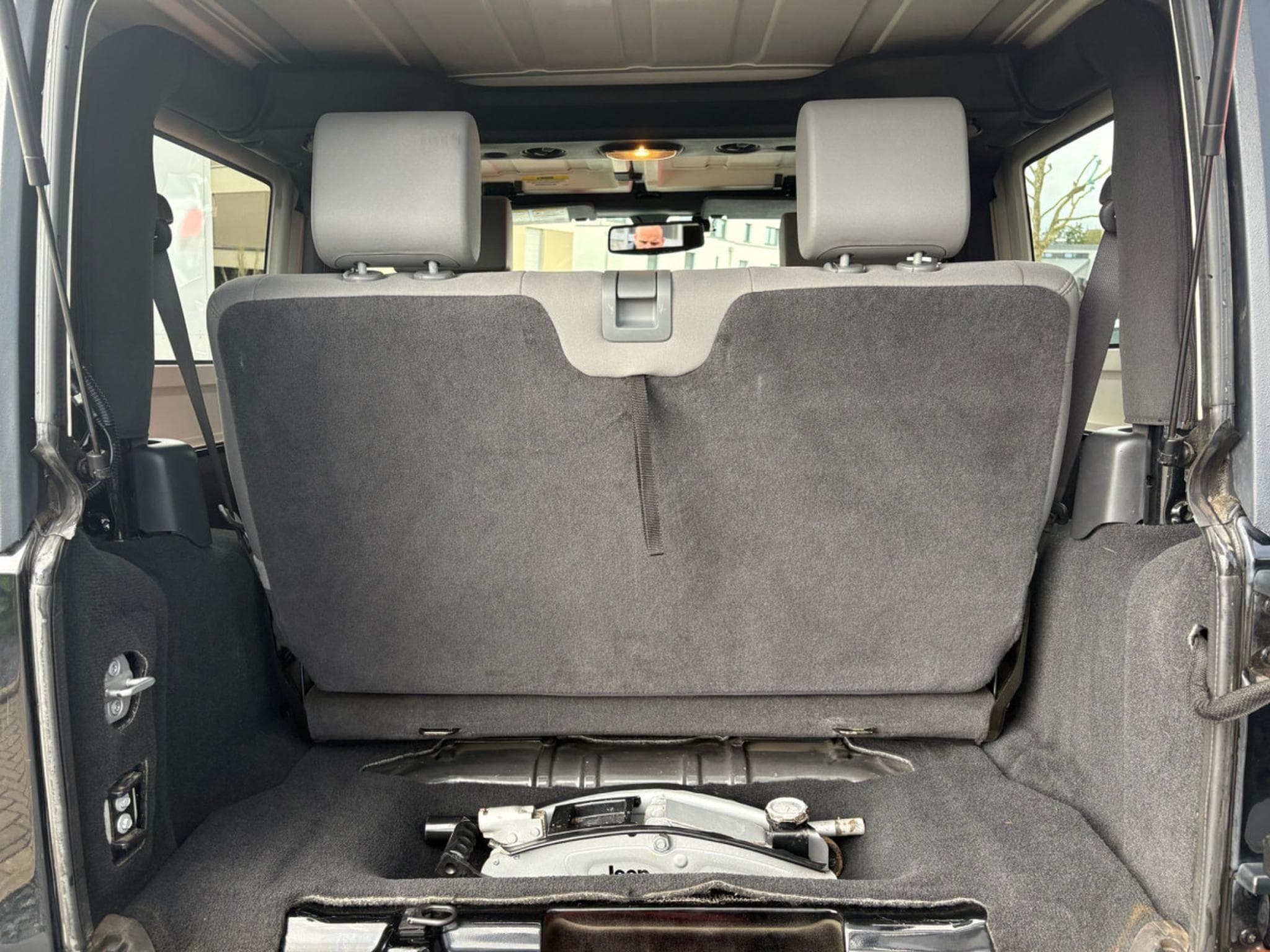 Jeep Wrangler 2.7 CRD SAHARA (2008) - Photo 19
