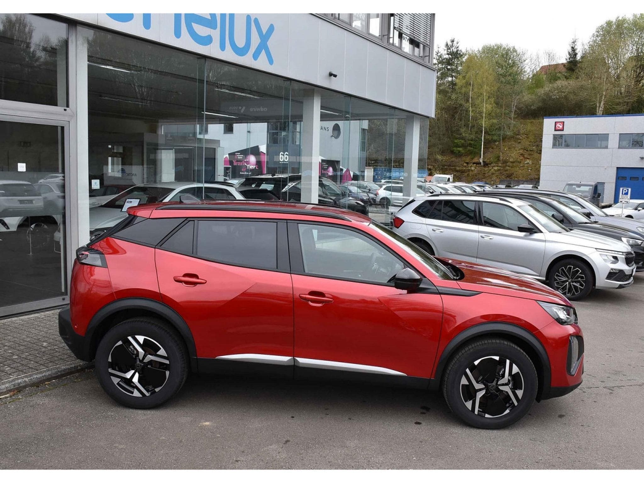 Peugeot 2008 1.2 Hybrid 145 Allure e-DCS6 ACC LANE SIDE GPS CAM360 1°MAIN (2025) - Photo 3