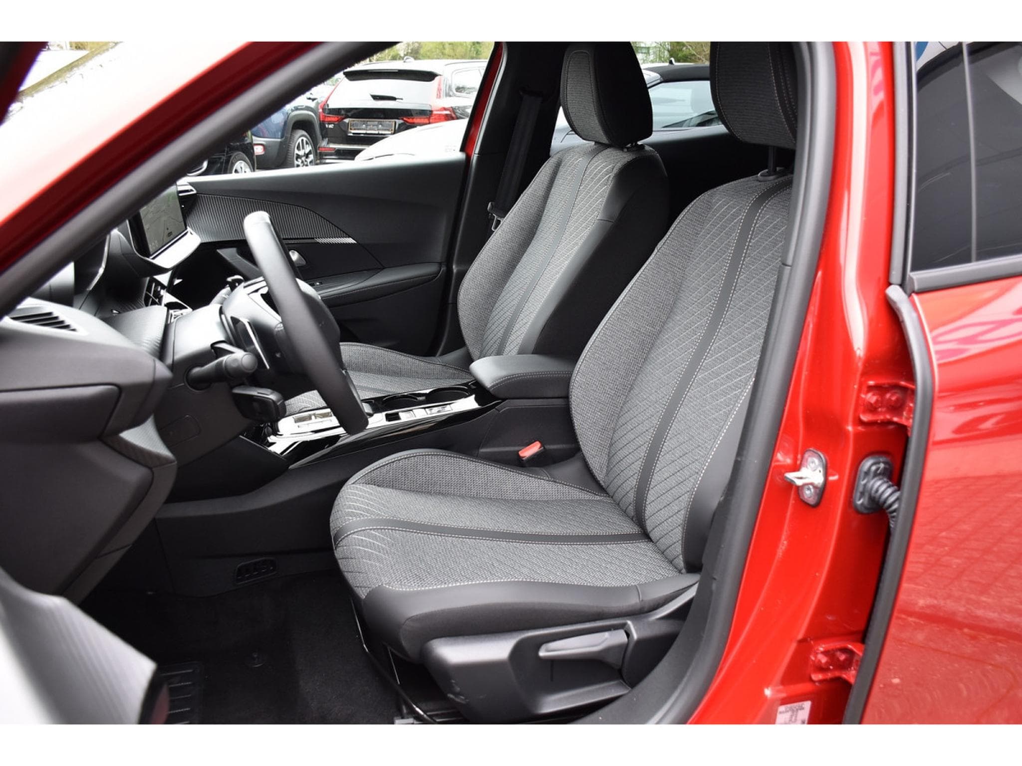 Peugeot 2008 1.2 Hybrid 145 Allure e-DCS6 ACC LANE SIDE GPS CAM360 1°MAIN (2025) - Photo 6