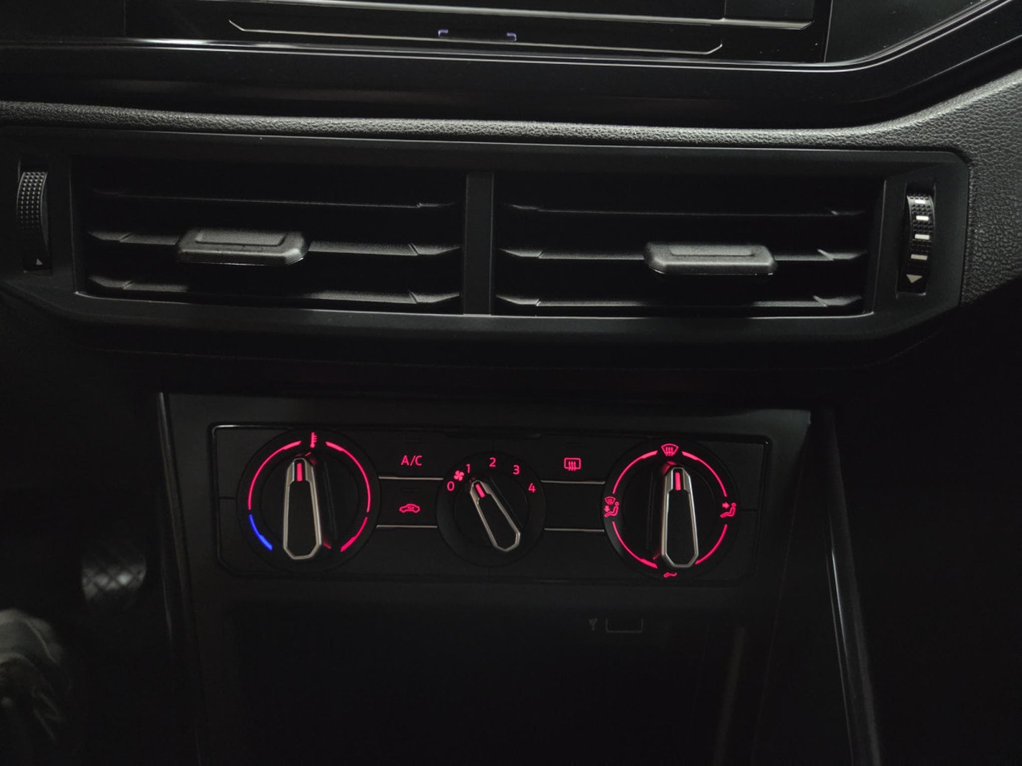 VW Polo 1.0 TRENDLINE 65CV (2018) - Photo 16