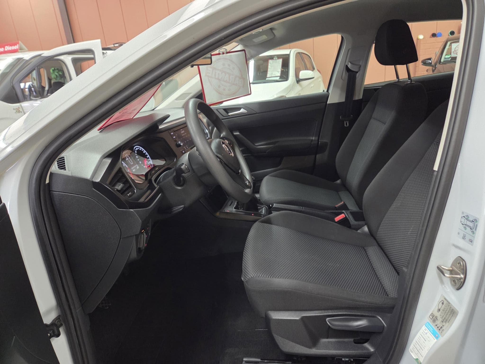 VW Polo 1.0 TRENDLINE 65CV (2018) - Photo 7