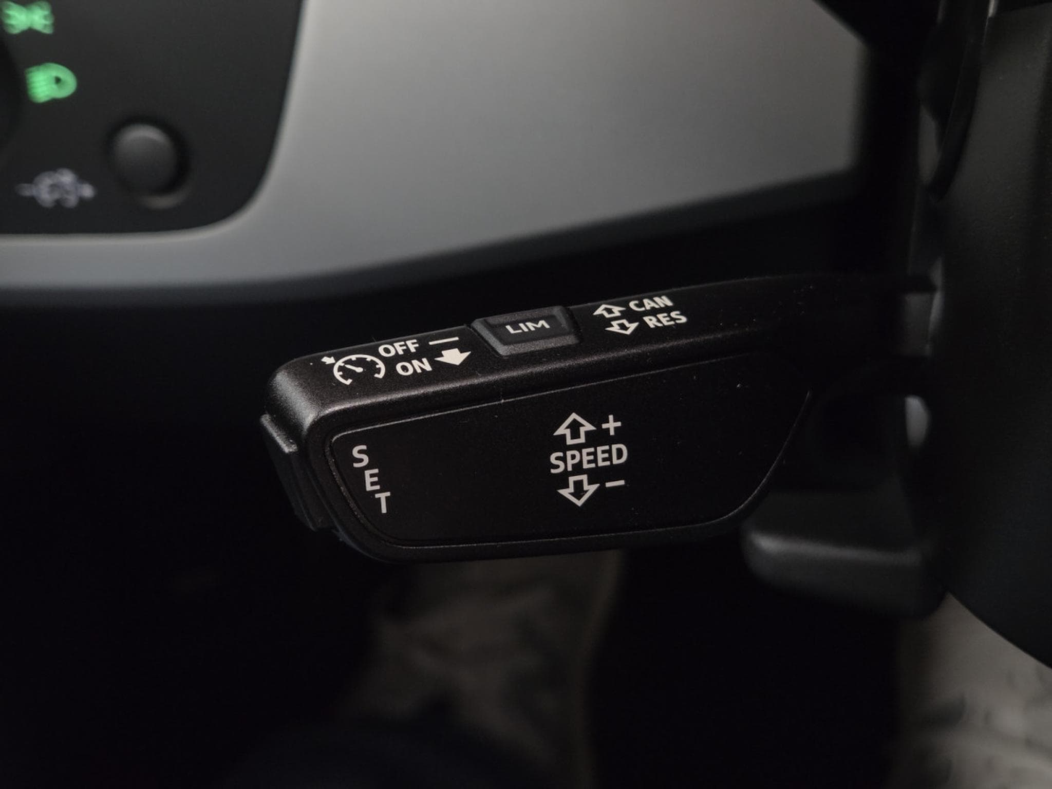 Audi A4 AVANT 30TDI ATTRACTION S-TRONIC (2022) - Photo 12