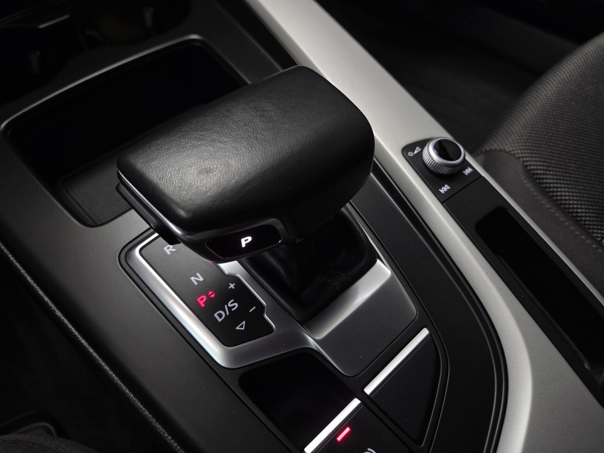 Audi A4 AVANT 30TDI ATTRACTION S-TRONIC (2022) - Photo 17