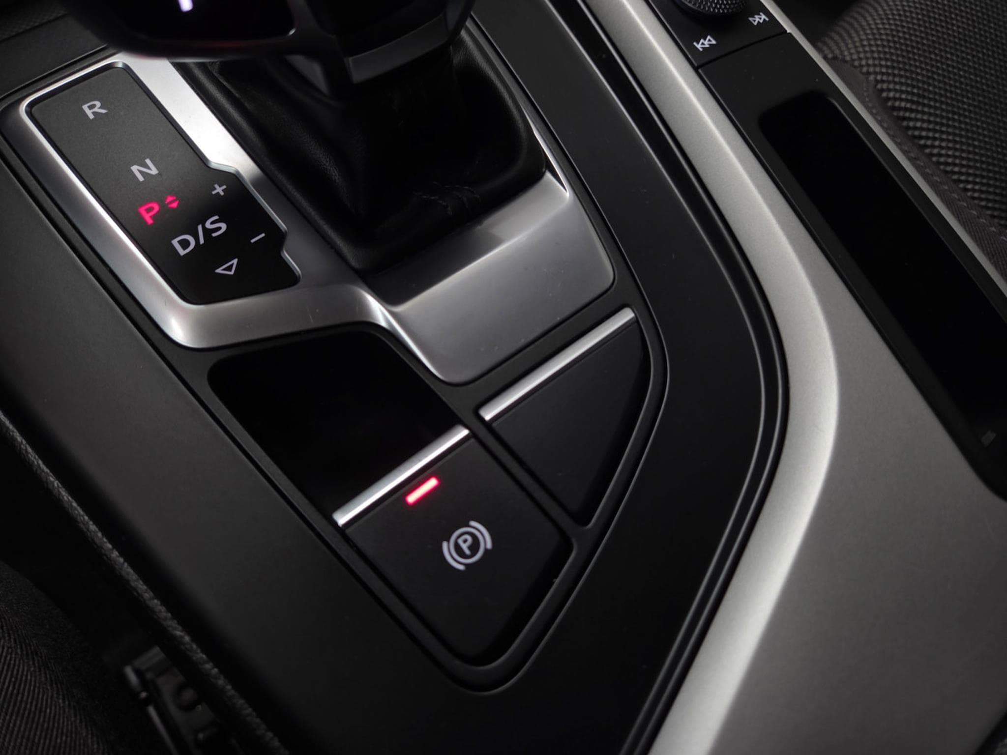 Audi A4 AVANT 30TDI ATTRACTION S-TRONIC (2022) - Photo 18