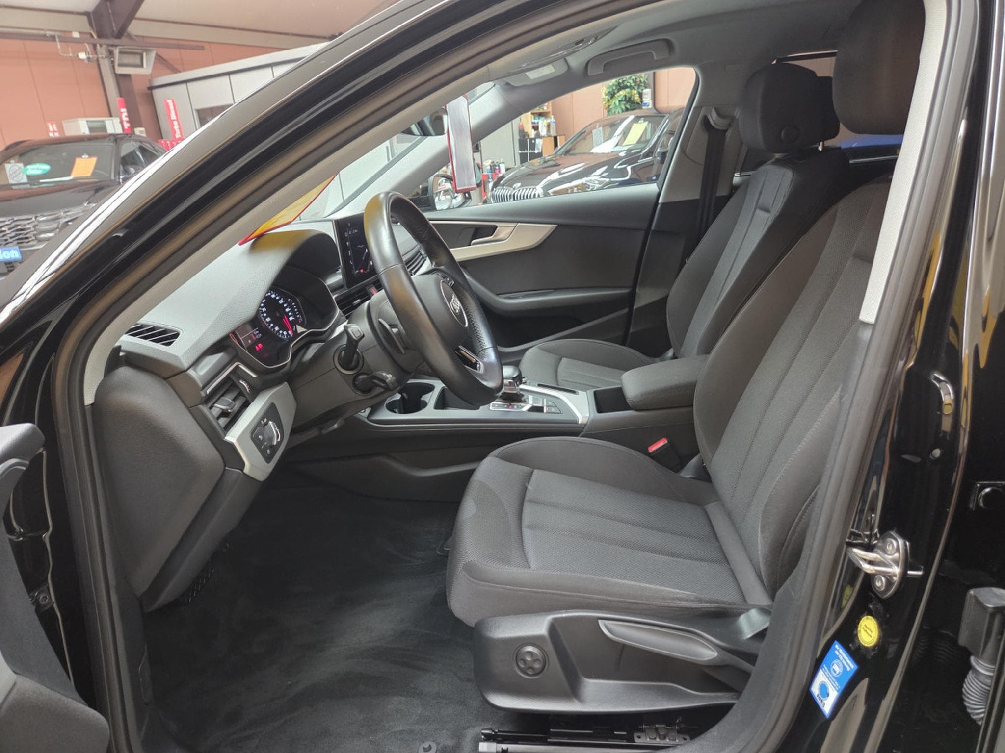 Audi A4 TDI AVANT S-TRONIC 163CV (2020) - Photo 7
