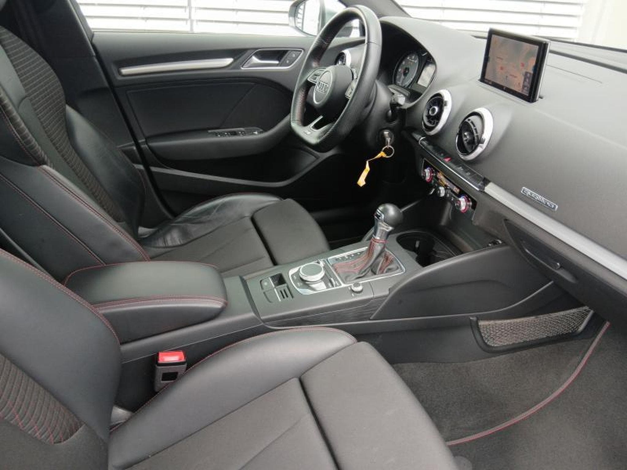 Audi S3 Sportback 2.0 TFSI quattro s-tronic (2018) - Photo 10