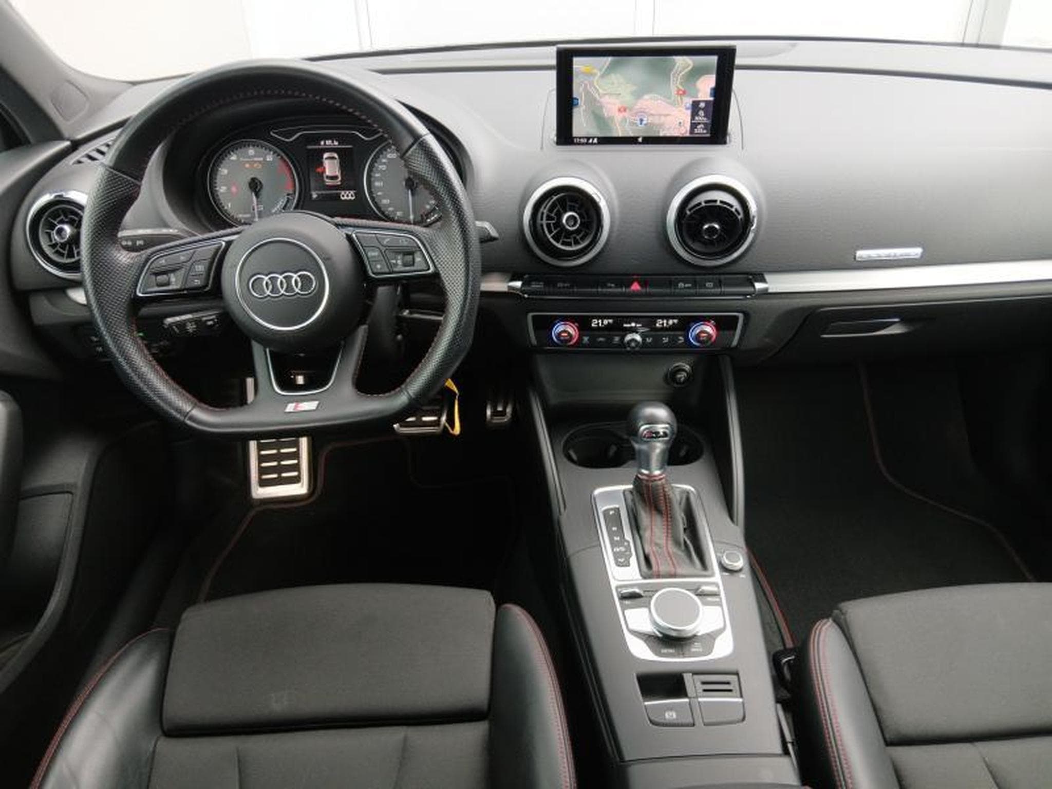 Audi S3 Sportback 2.0 TFSI quattro s-tronic (2018) - Photo 8