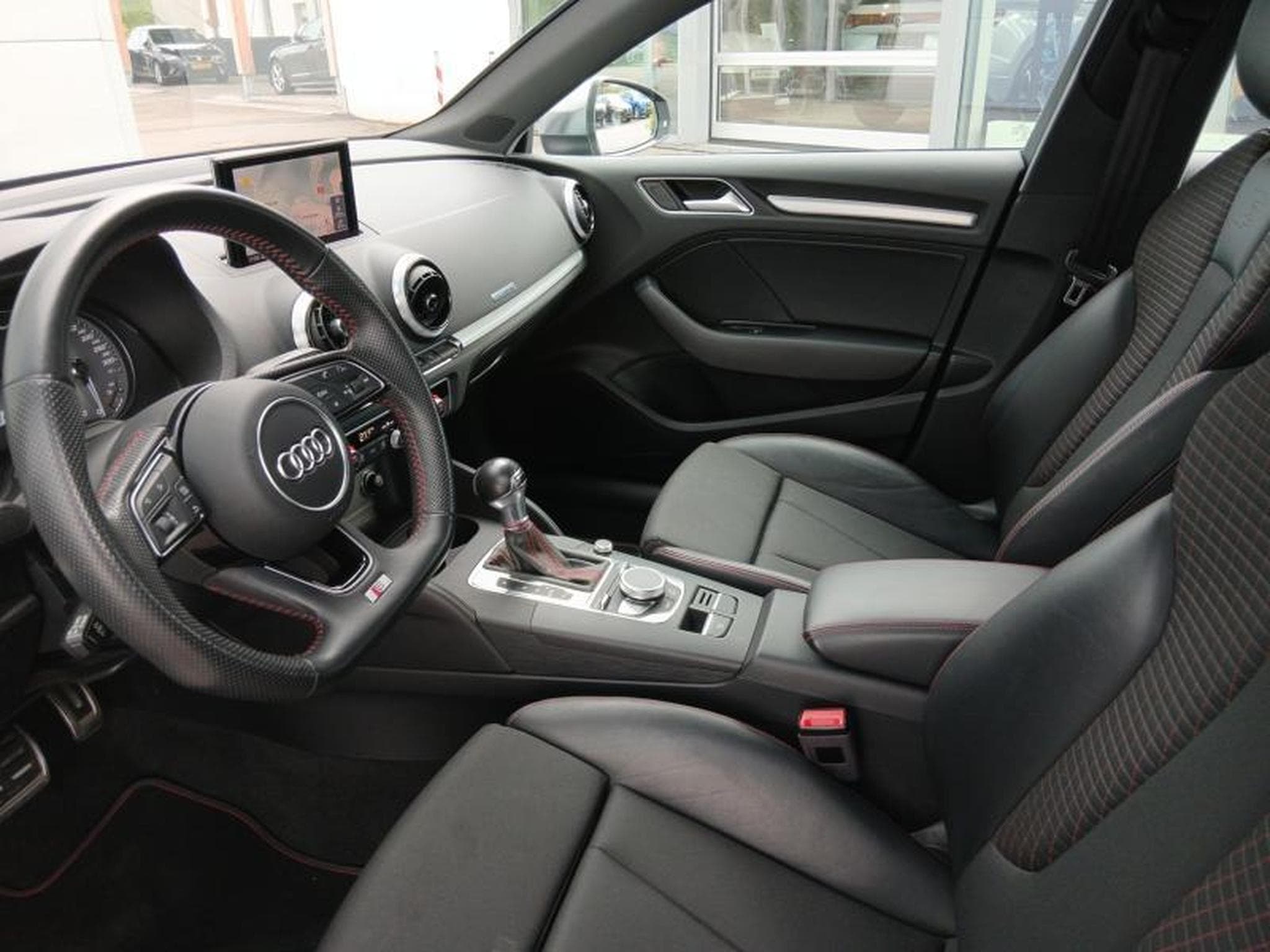 Audi S3 Sportback 2.0 TFSI quattro s-tronic (2018) - Photo 9