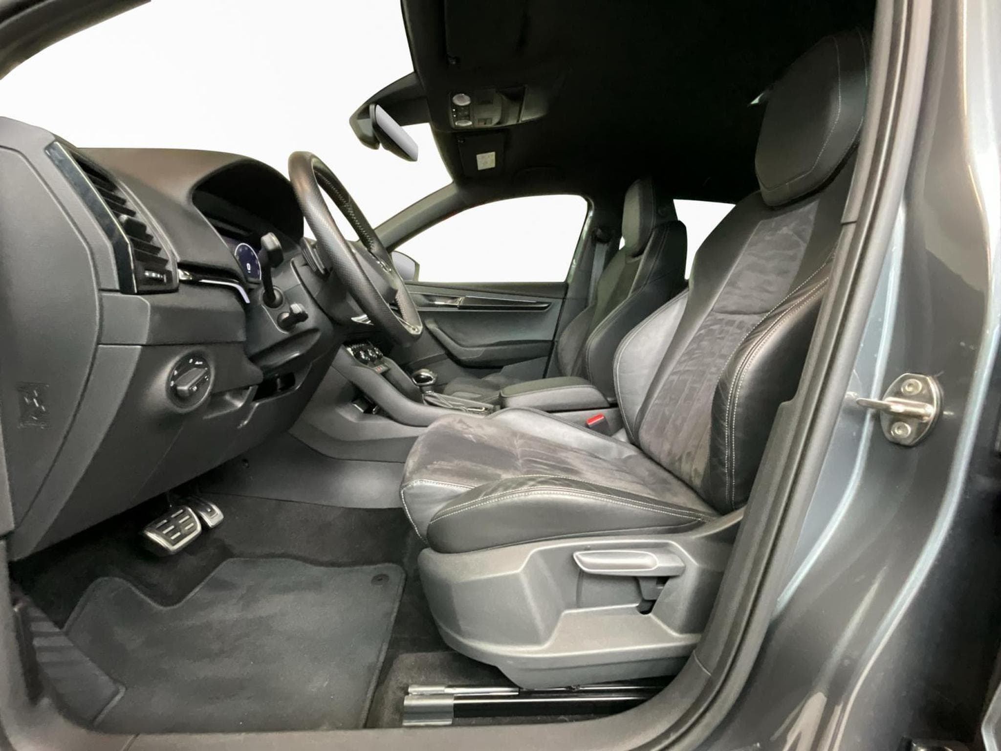 Skoda Karoq Sportline+DSG+4x4+Navi+AHK (2022) - Foto 11