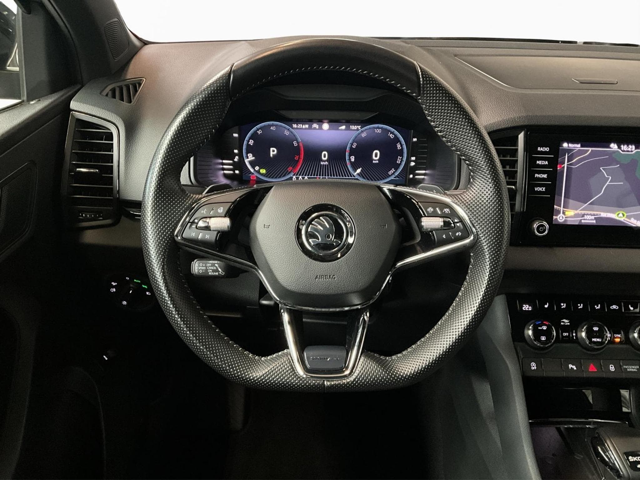 Skoda Karoq Sportline+DSG+4x4+Navi+AHK (2022) - Foto 12