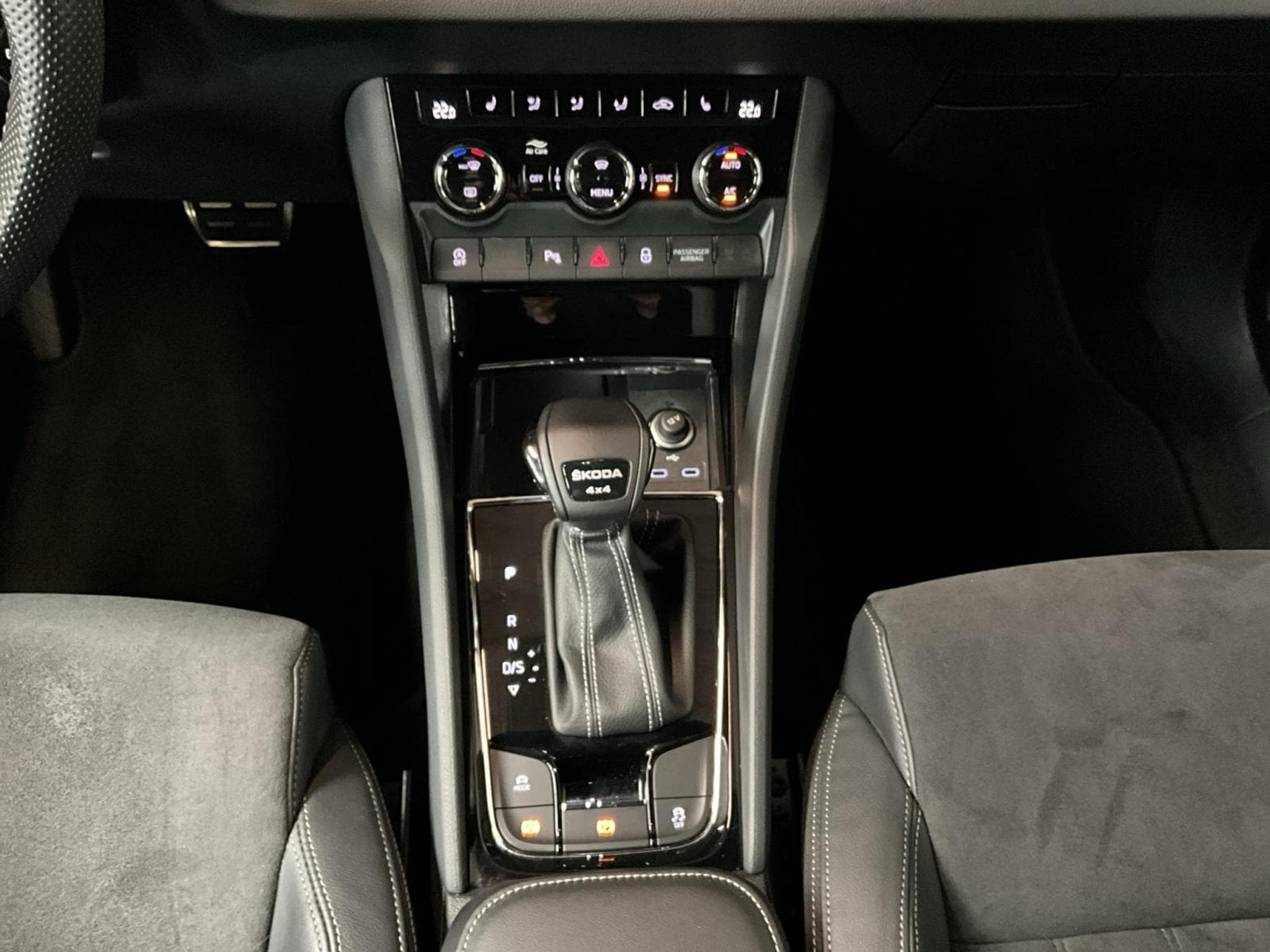 Skoda Karoq Sportline+DSG+4x4+Navi+AHK (2022) - Foto 14