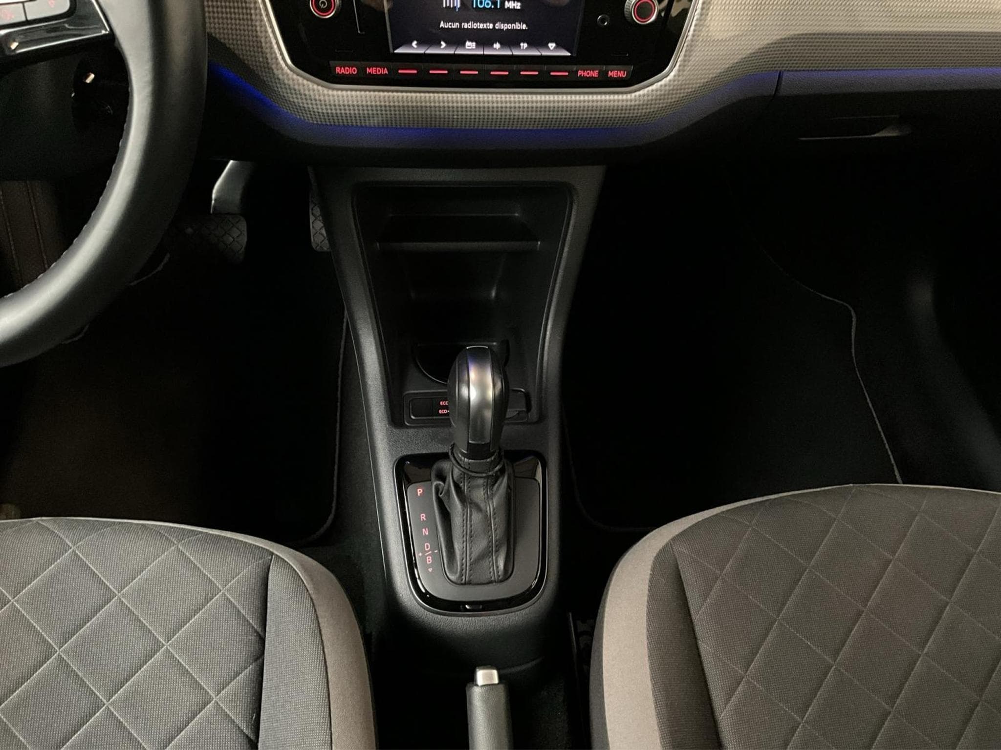 VW UP E-up+Move+DSG+P.Style+RearView (2021) - Foto 14
